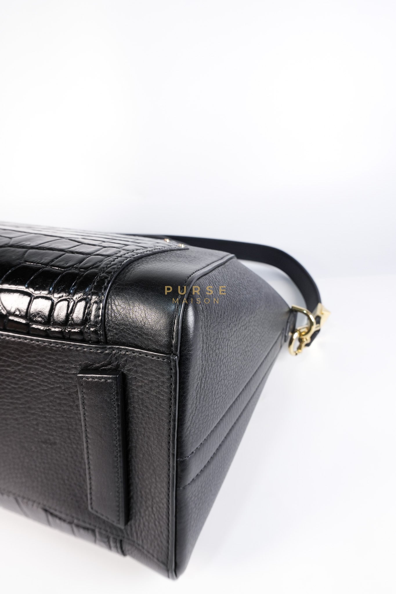 Antigona Medium Bag in Black Crocodile Embosed Calfskin Leather | Purse Maison Luxury Bags Shop
