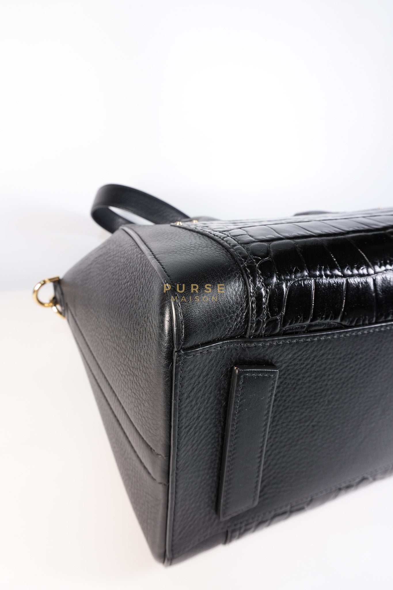 Antigona Medium Bag in Black Crocodile Embosed Calfskin Leather | Purse Maison Luxury Bags Shop