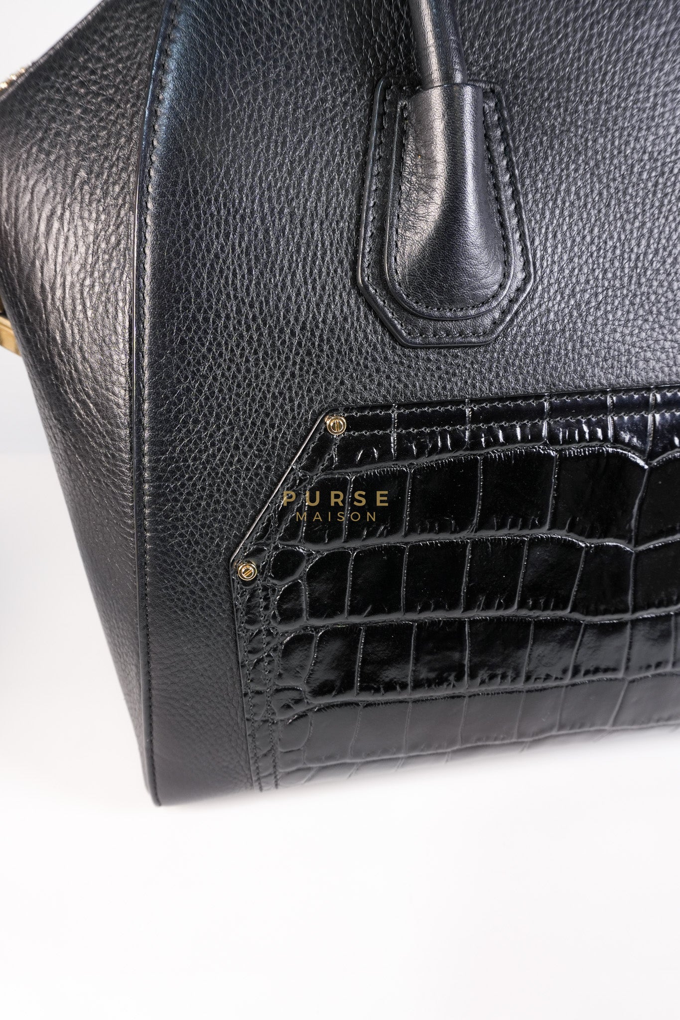Antigona Medium Bag in Black Crocodile Embosed Calfskin Leather | Purse Maison Luxury Bags Shop