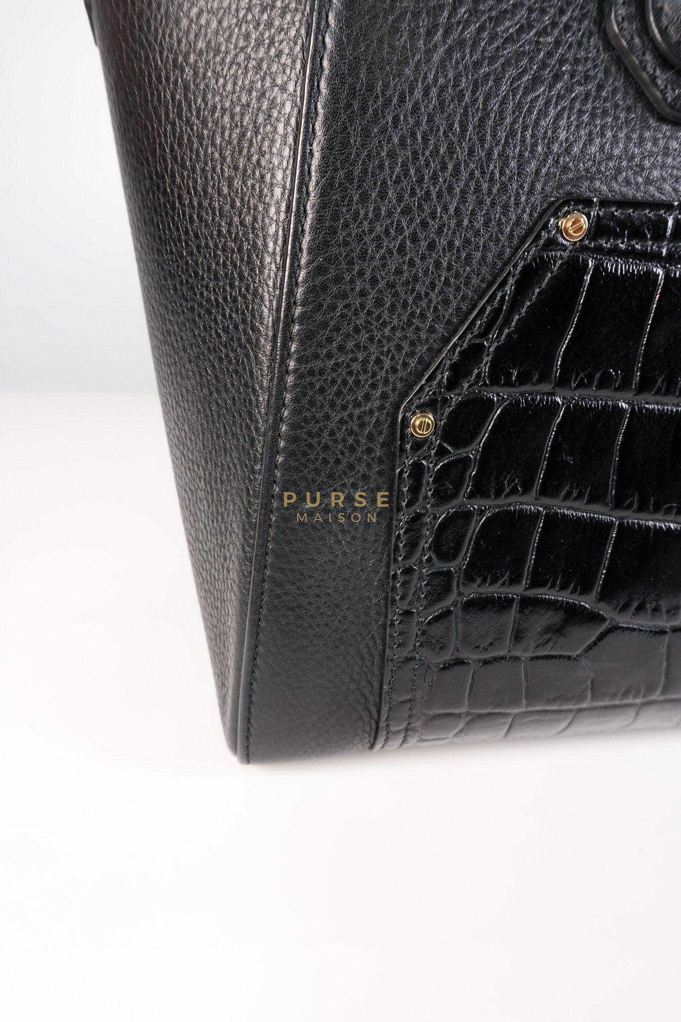 Antigona Medium Bag in Black Crocodile Embosed Calfskin Leather | Purse Maison Luxury Bags Shop