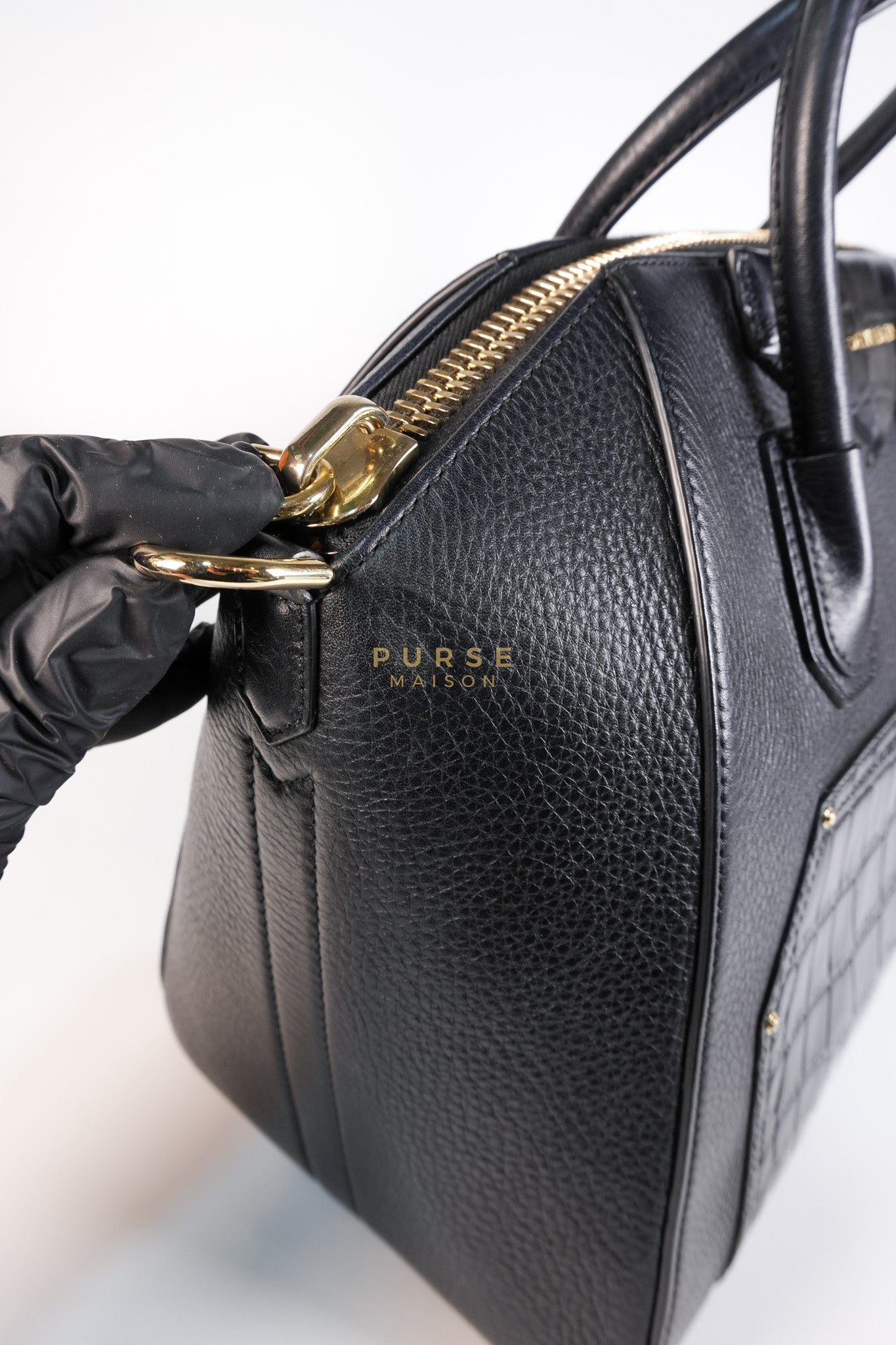 Antigona Medium Bag in Black Crocodile Embosed Calfskin Leather | Purse Maison Luxury Bags Shop