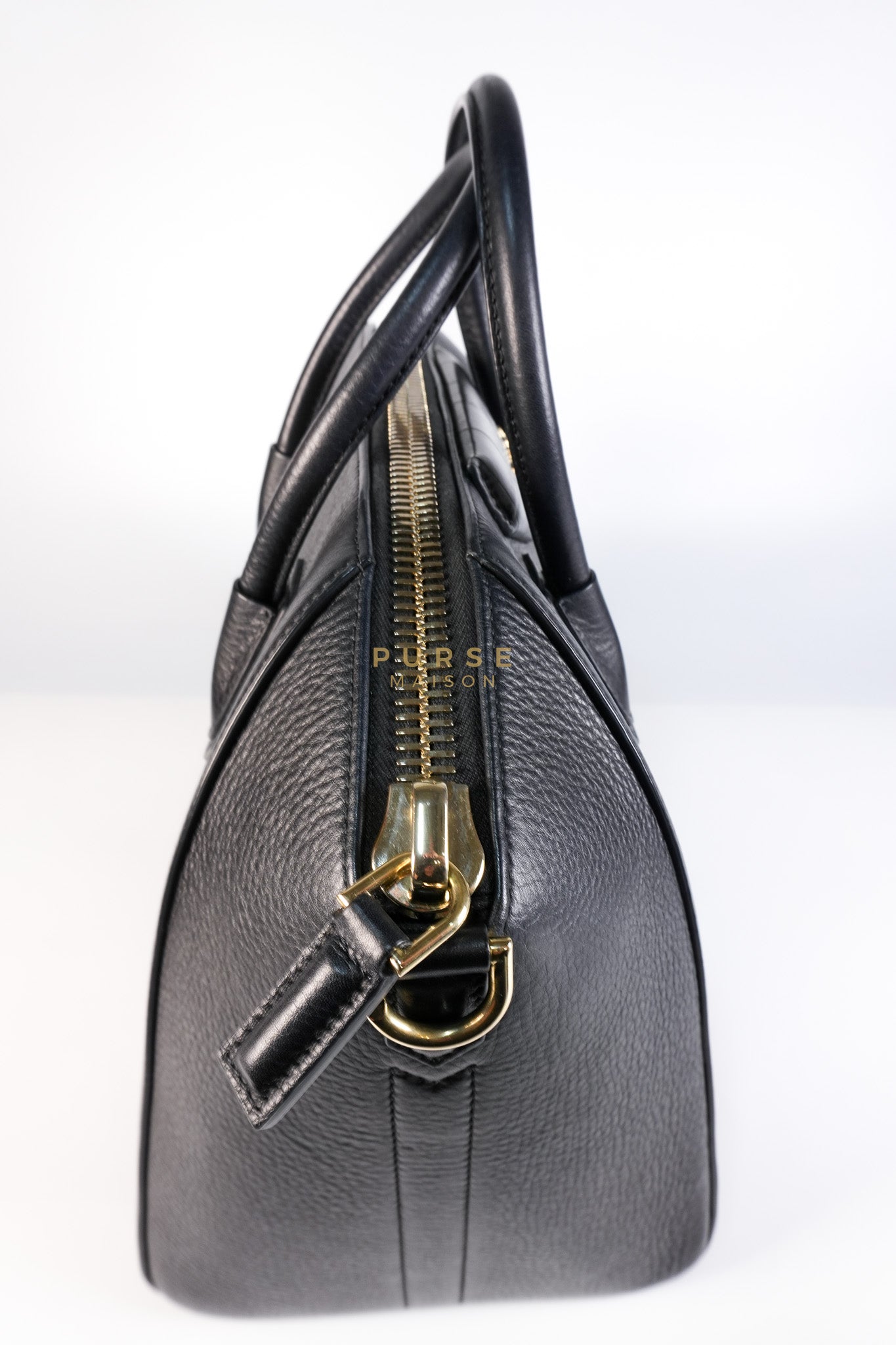 Antigona Medium Bag in Black Crocodile Embosed Calfskin Leather | Purse Maison Luxury Bags Shop