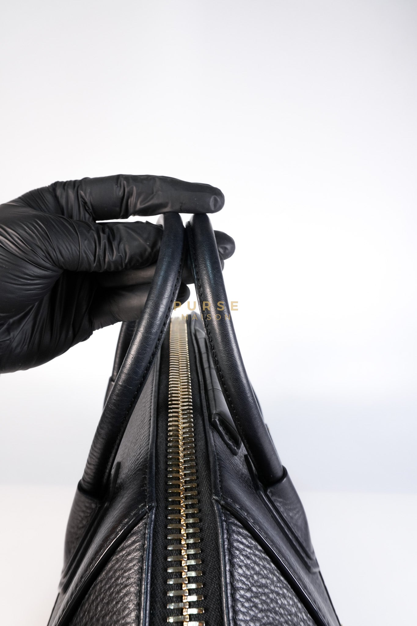 Antigona Medium Bag in Black Crocodile Embosed Calfskin Leather | Purse Maison Luxury Bags Shop