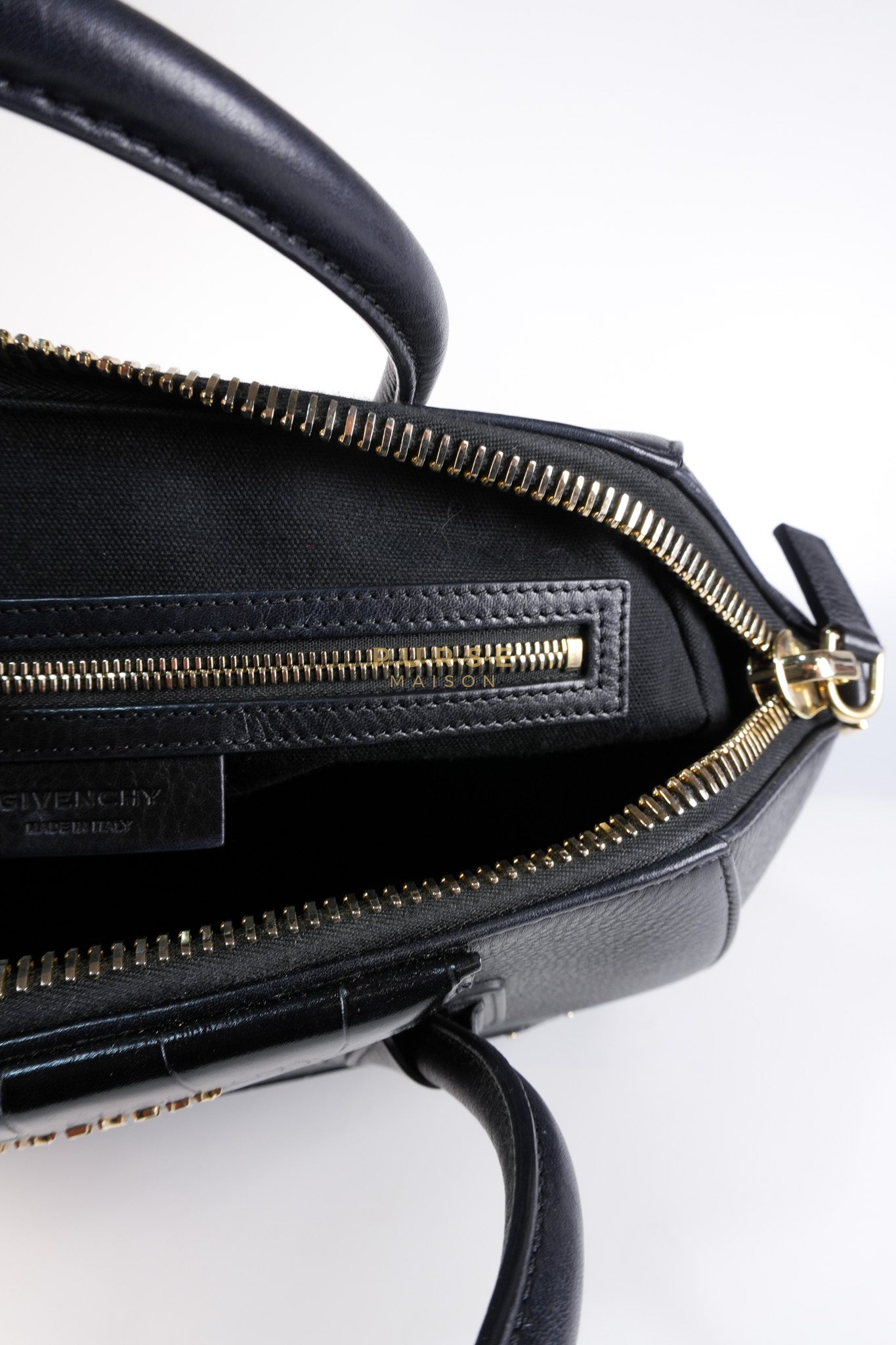 Antigona Medium Bag in Black Crocodile Embosed Calfskin Leather | Purse Maison Luxury Bags Shop