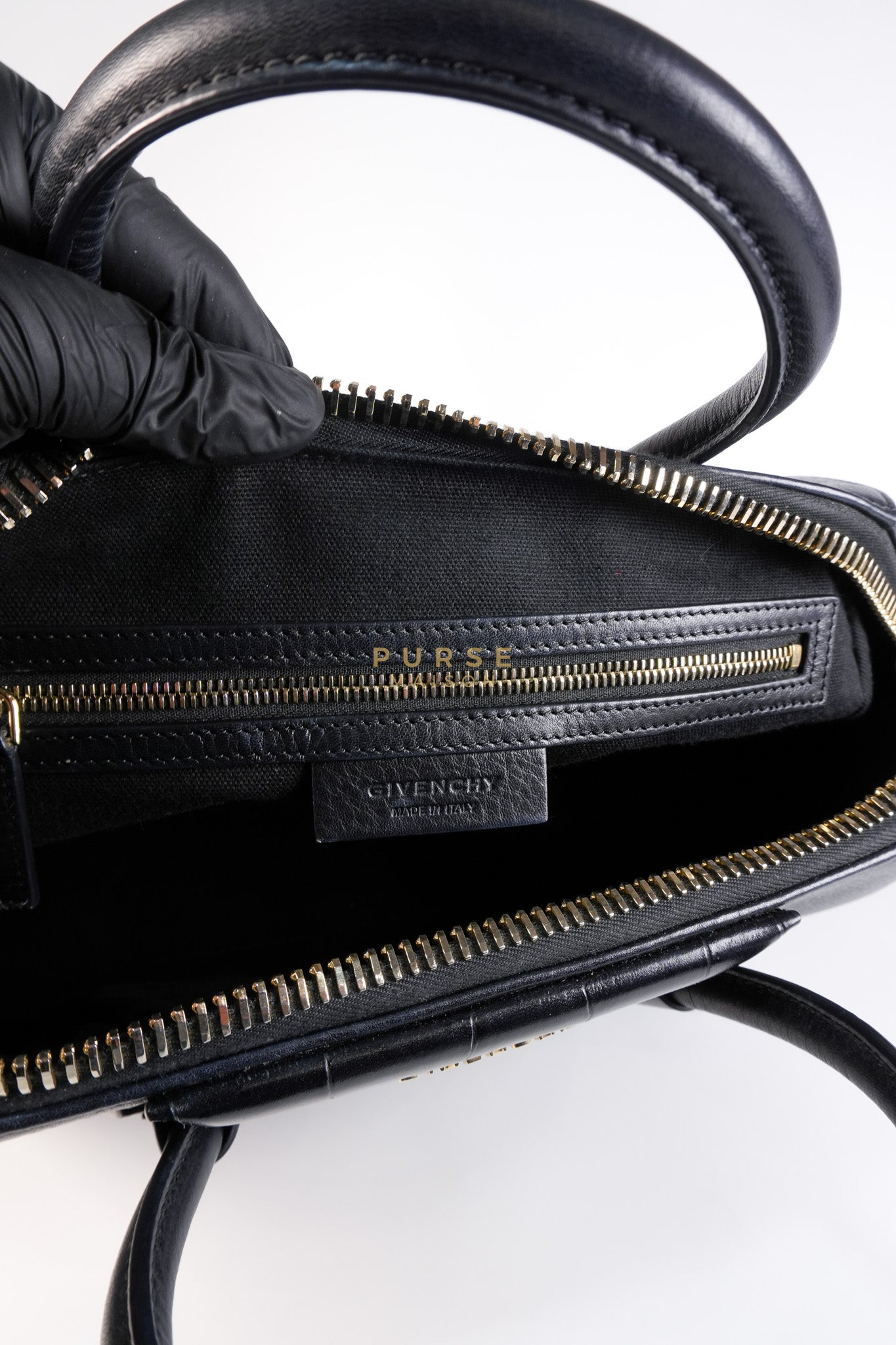 Antigona Medium Bag in Black Crocodile Embosed Calfskin Leather | Purse Maison Luxury Bags Shop