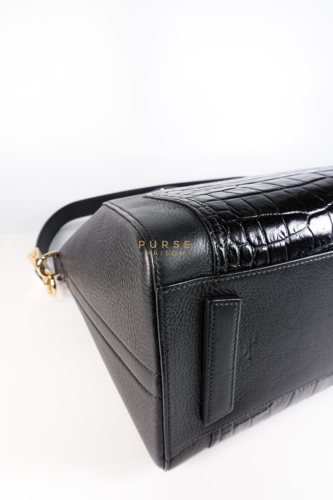 Antigona Medium Bag in Black Crocodile Embosed Calfskin Leather | Purse Maison Luxury Bags Shop