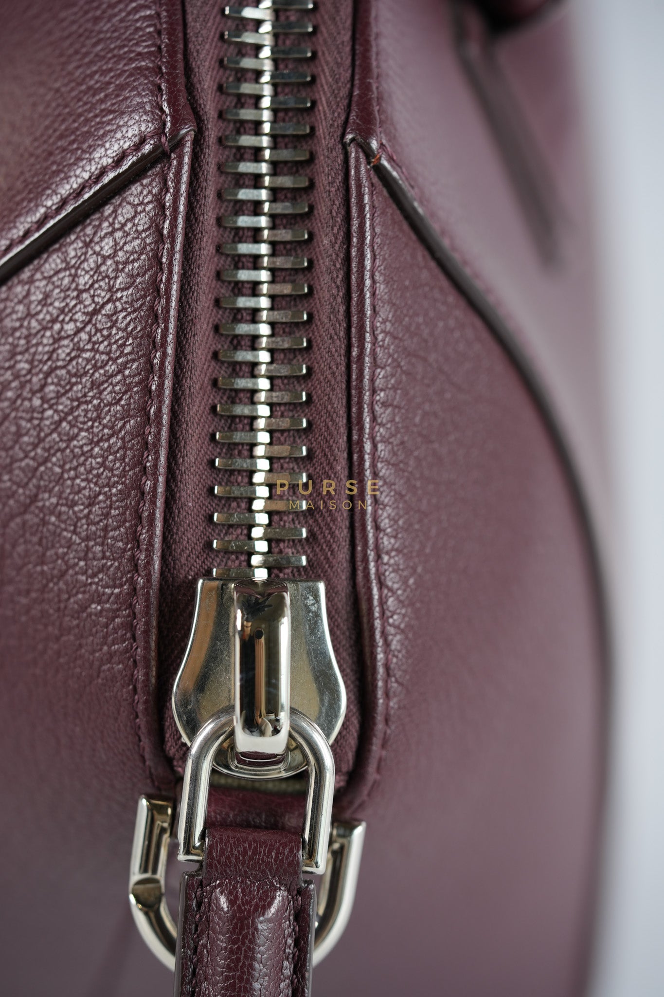 Antigona Medium Bag in Burgundy Goatskin Leather | Purse Maison Luxury Bags Shop