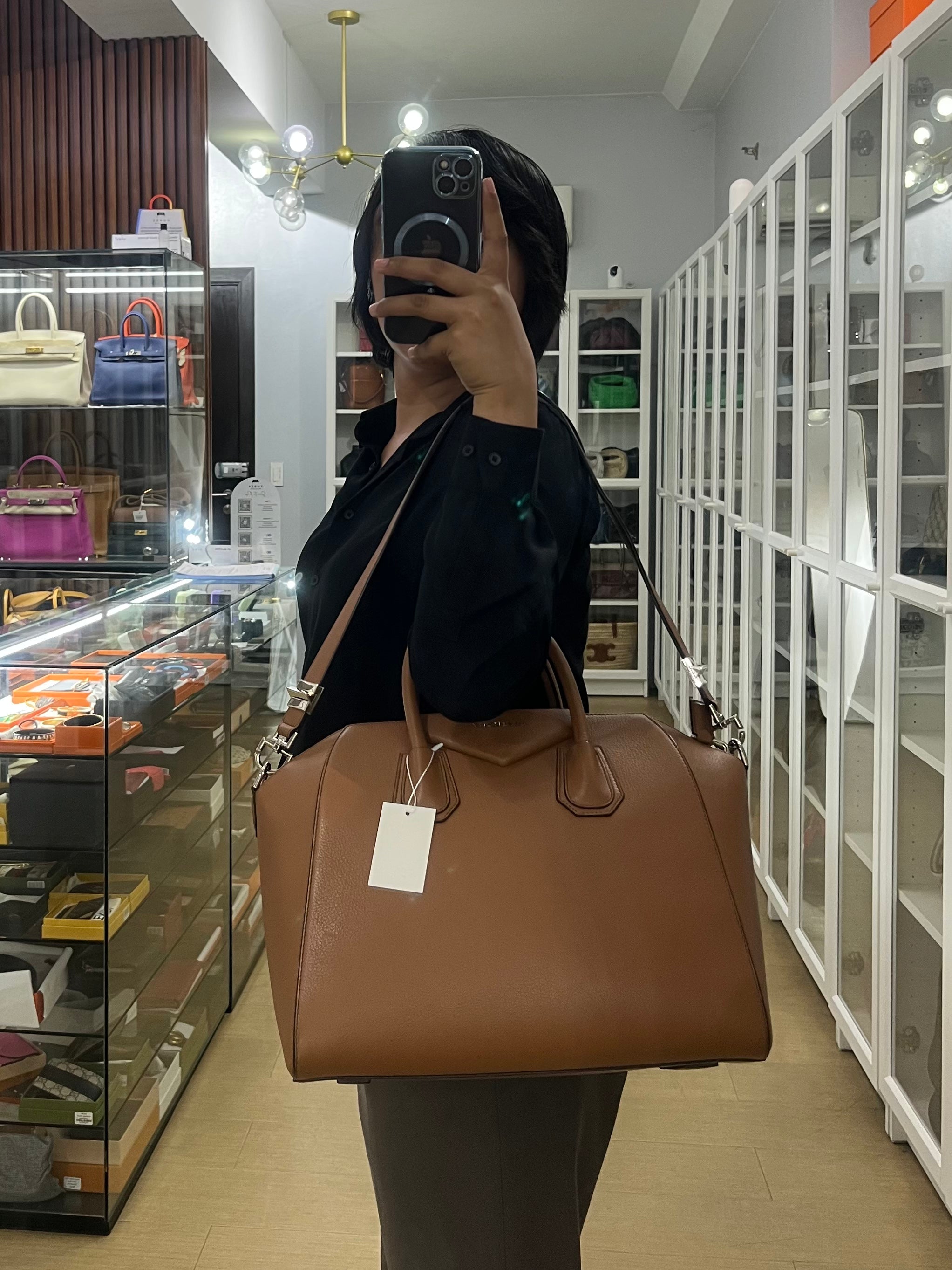 Antigona Medium Goatskin in Caramel | Purse Maison Luxury Bags Shop