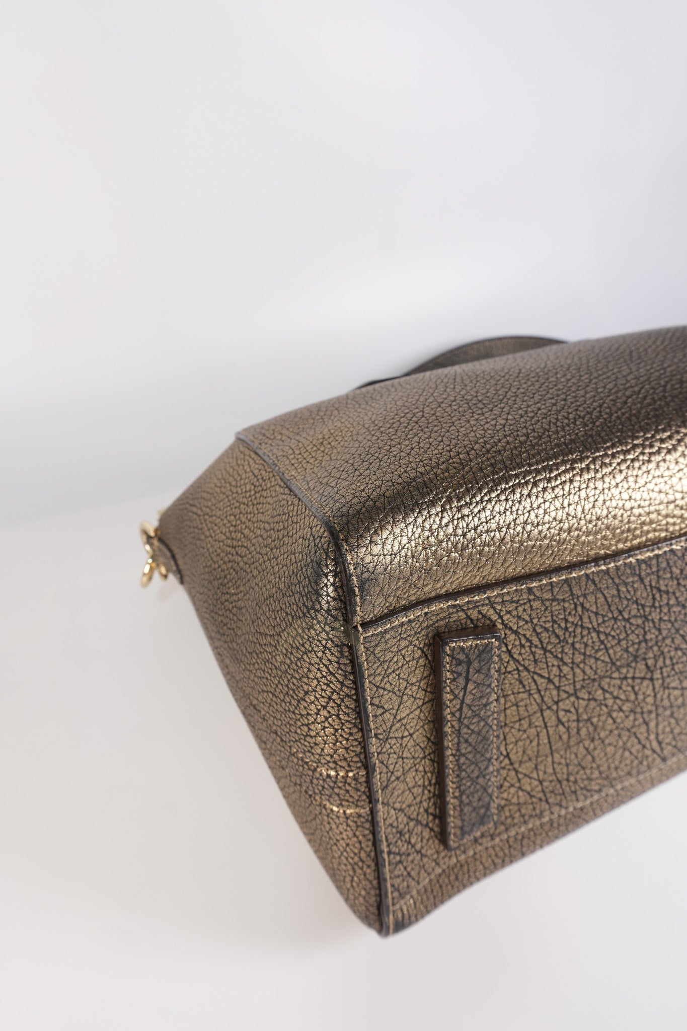 Antigona Medium in Metallic Gold Pebbled Calfskin Leather | Purse Maison Luxury Bags Shop