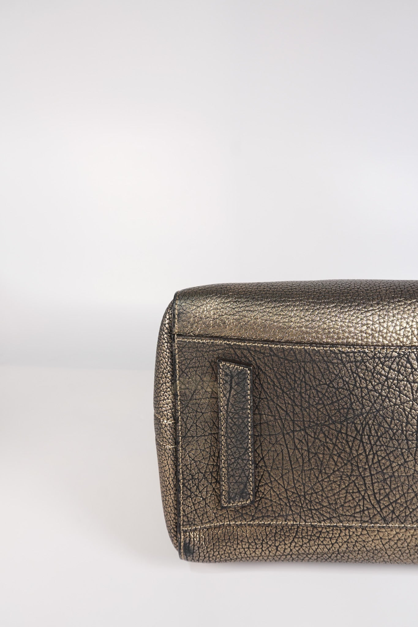 Antigona Medium in Metallic Gold Pebbled Calfskin Leather | Purse Maison Luxury Bags Shop