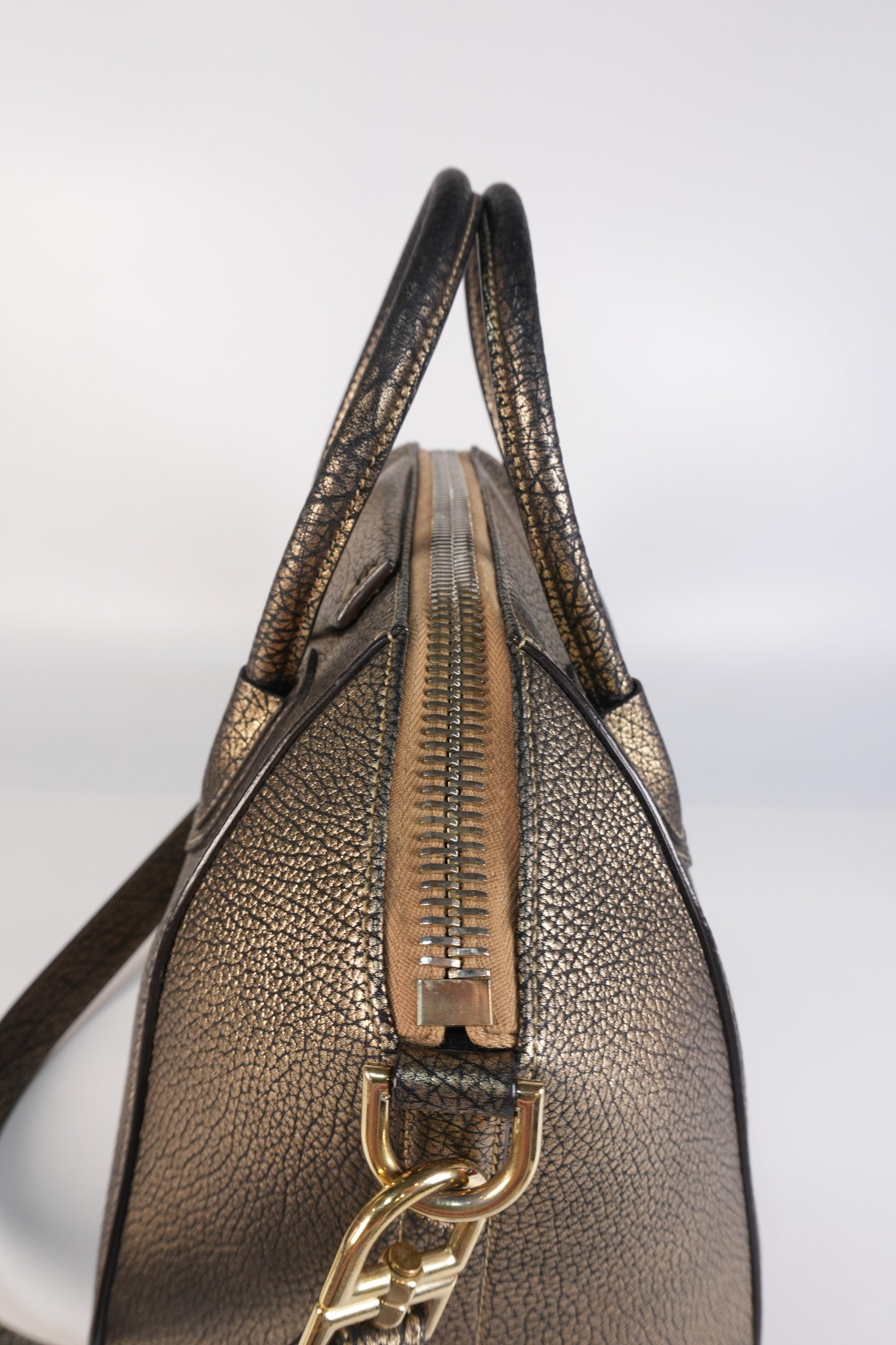Antigona Medium in Metallic Gold Pebbled Calfskin Leather | Purse Maison Luxury Bags Shop