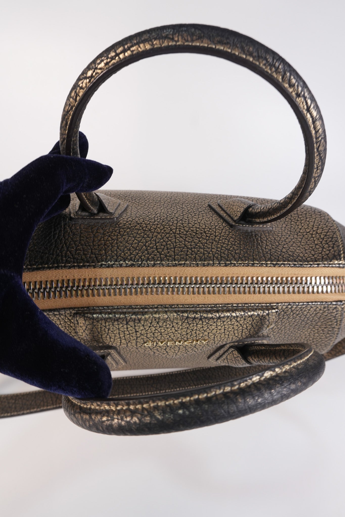 Antigona Medium in Metallic Gold Pebbled Calfskin Leather | Purse Maison Luxury Bags Shop