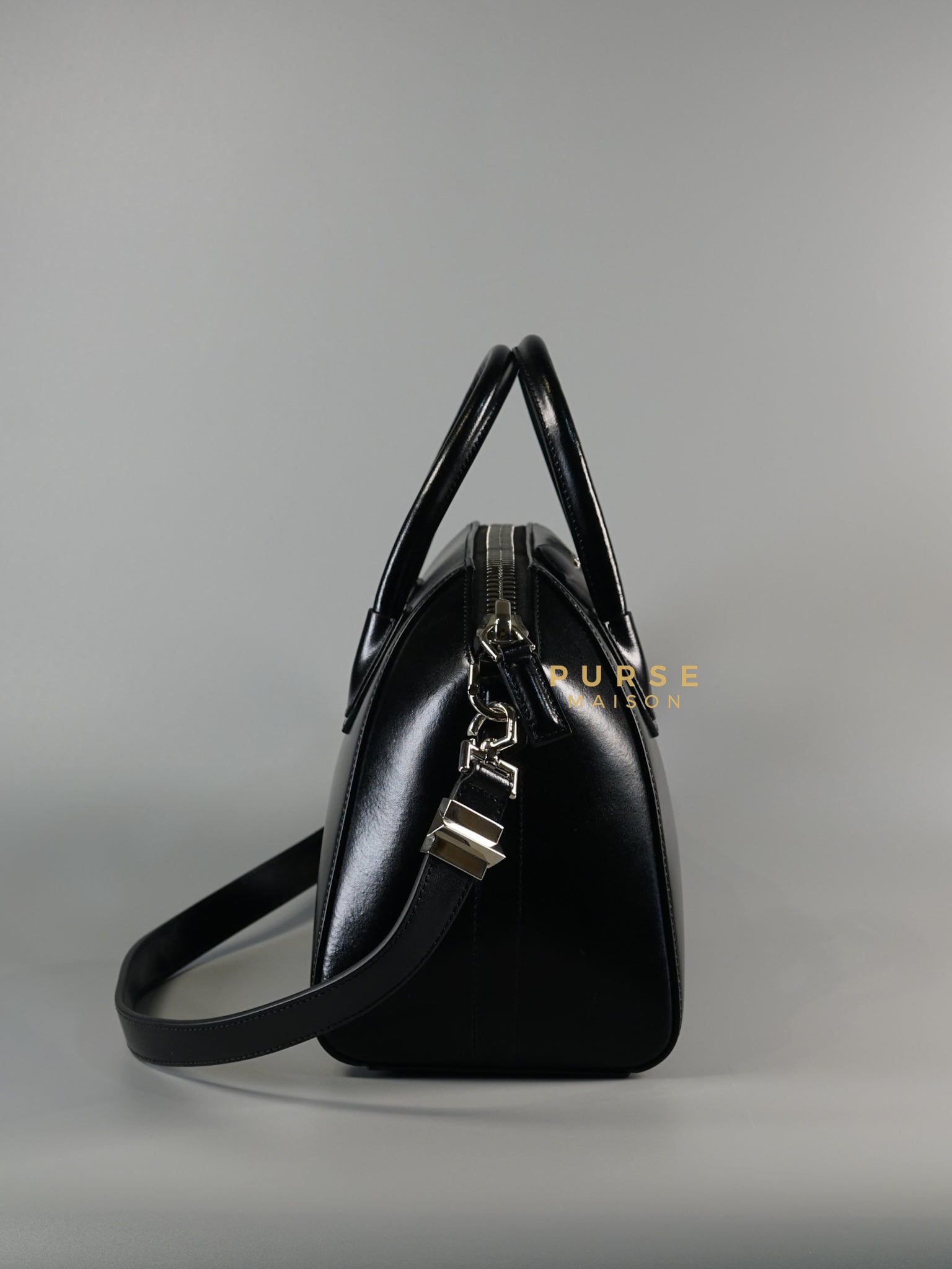 Antigona Small Black Smooth Calfskin Leather Bag | Purse Maison Luxury Bags Shop