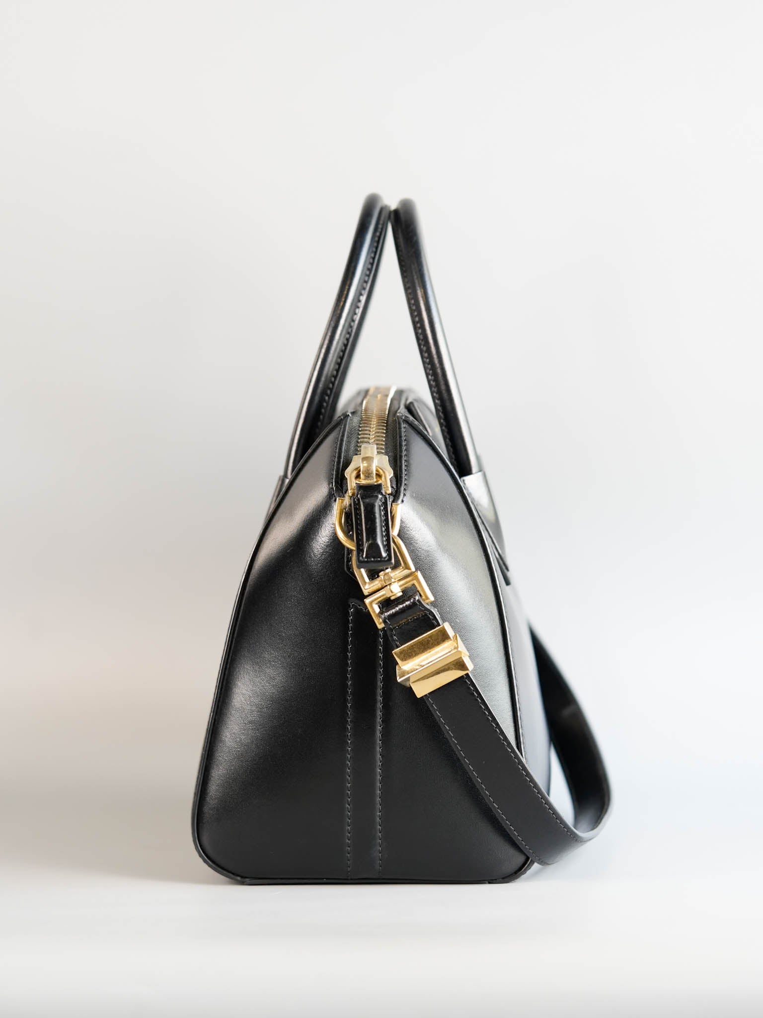 Antigona Small Black Smooth Calfskin Leather Bag | Purse Maison Luxury Bags Shop