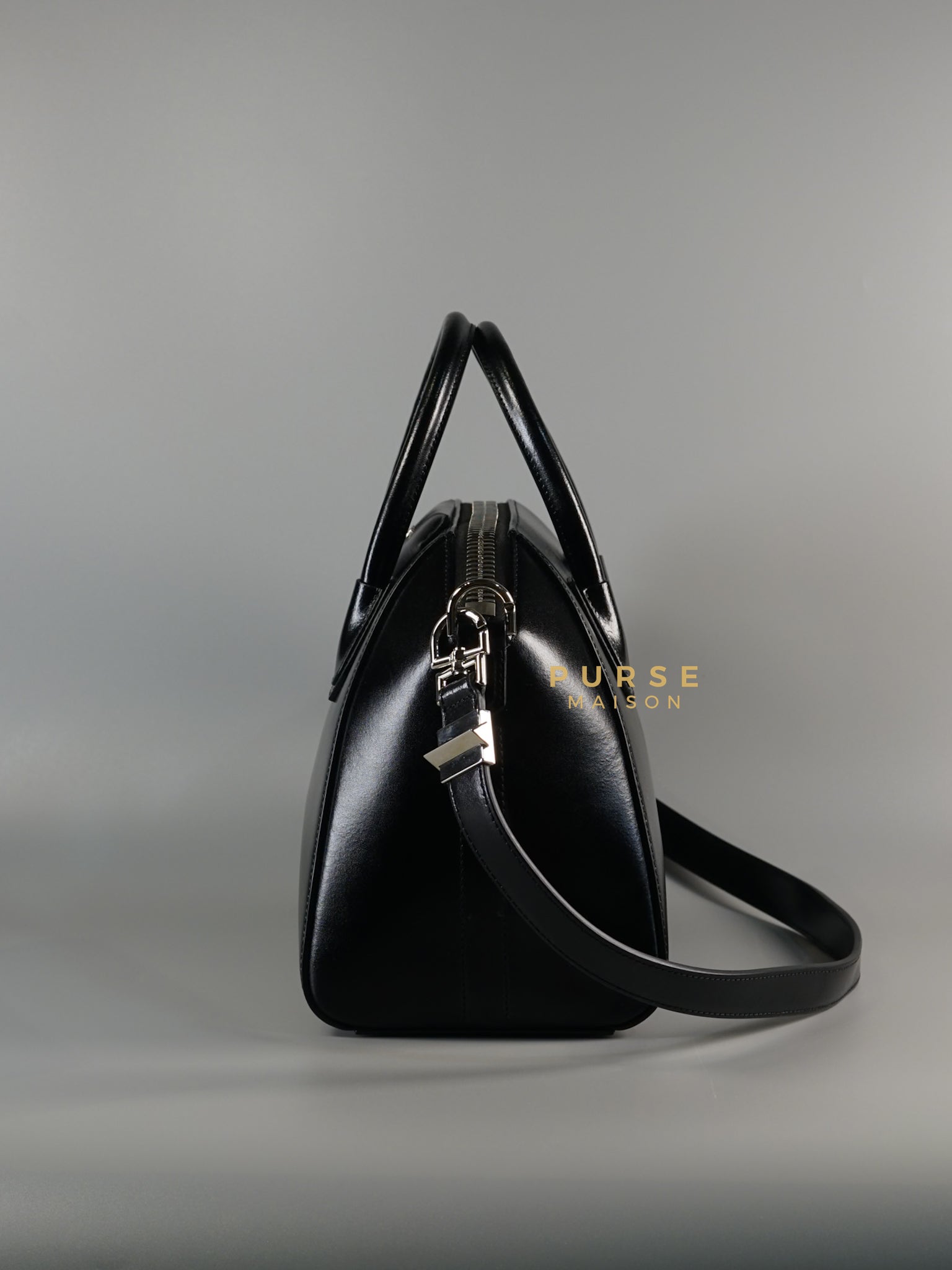 Antigona Small Black Smooth Calfskin Leather Bag | Purse Maison Luxury Bags Shop