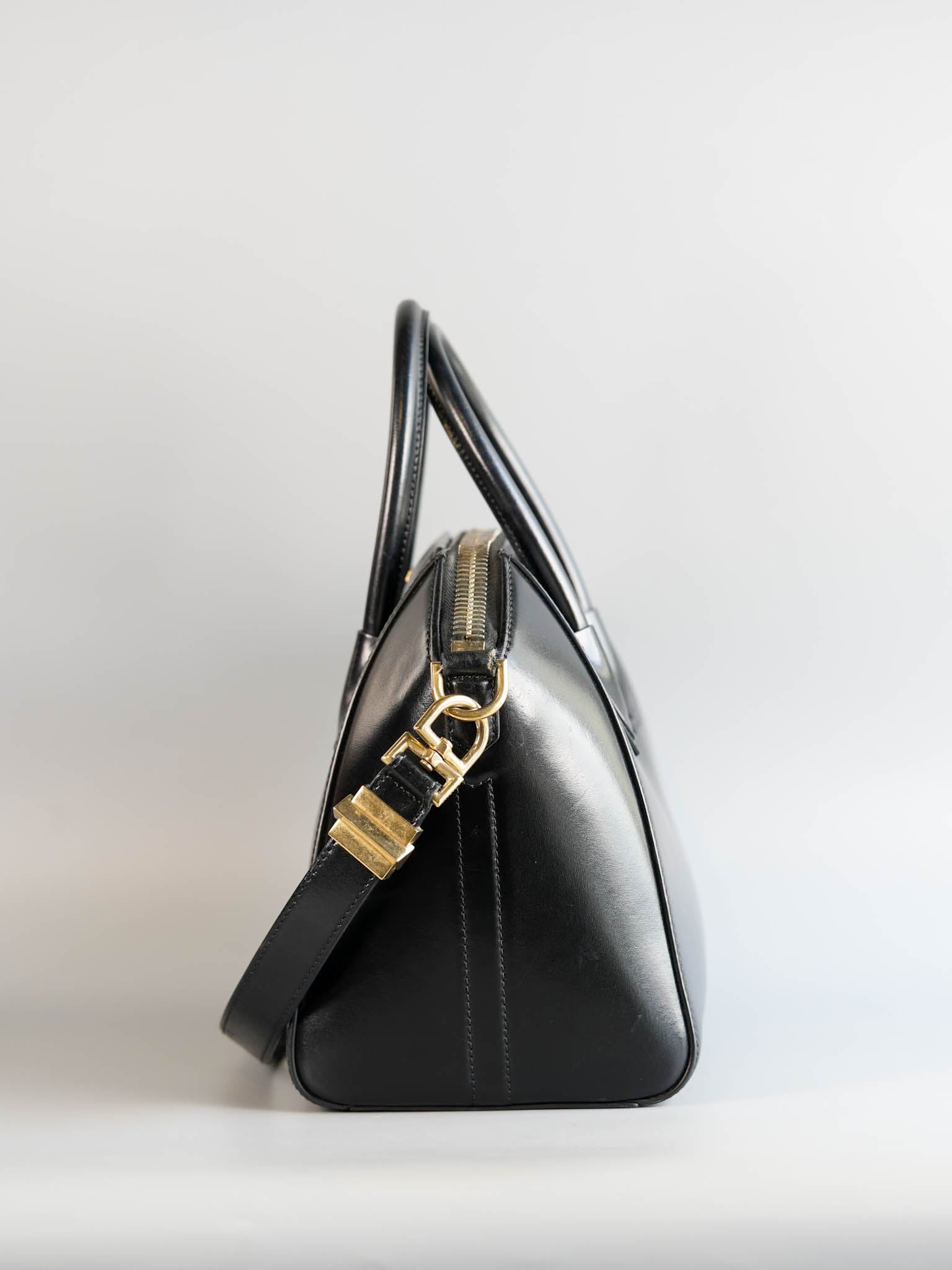 Antigona Small Black Smooth Calfskin Leather Bag | Purse Maison Luxury Bags Shop