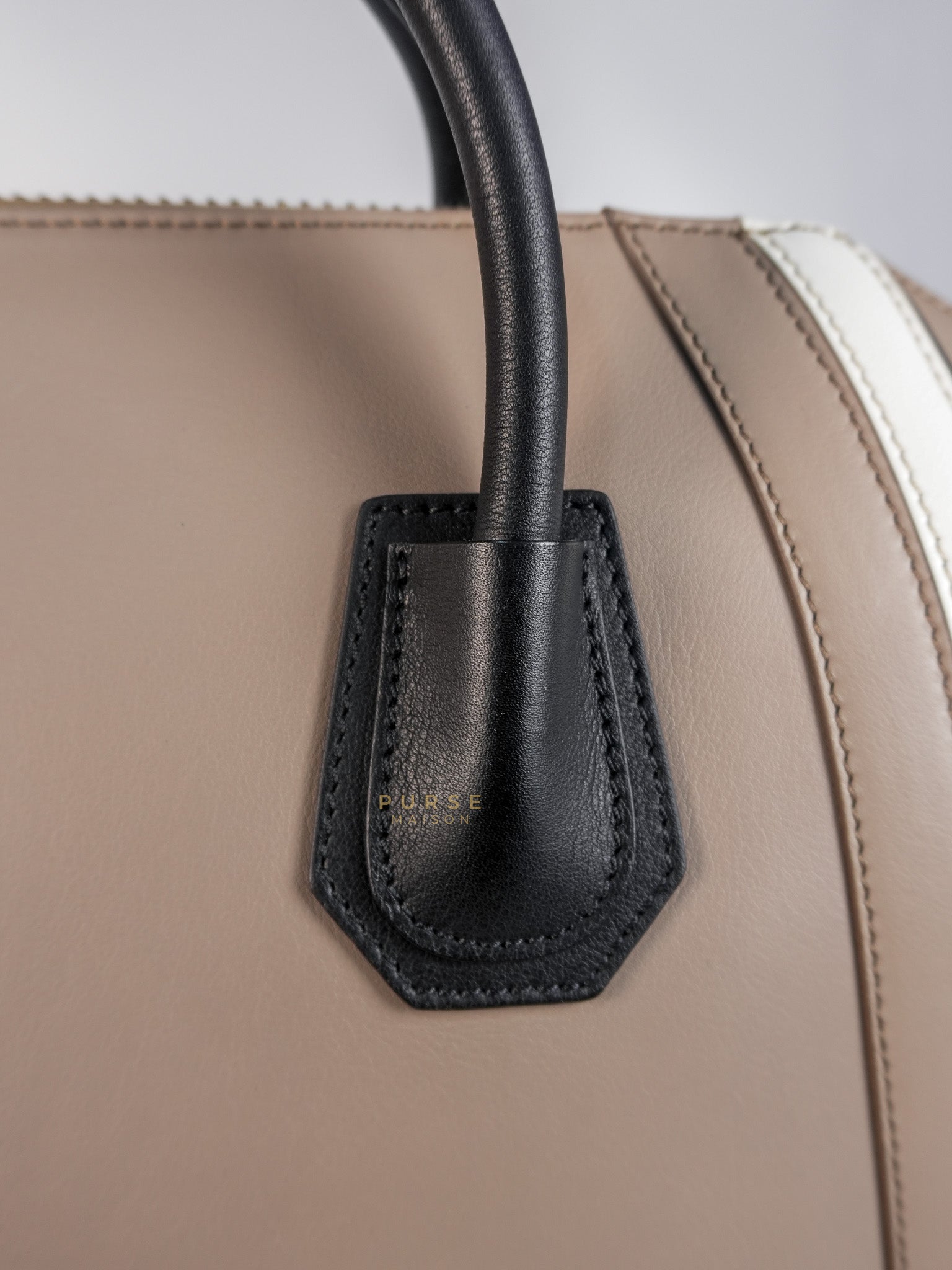 Antigona Tri-color Medium in Black/White/Beige Calfskin Leather | Purse Maison Luxury Bags Shop