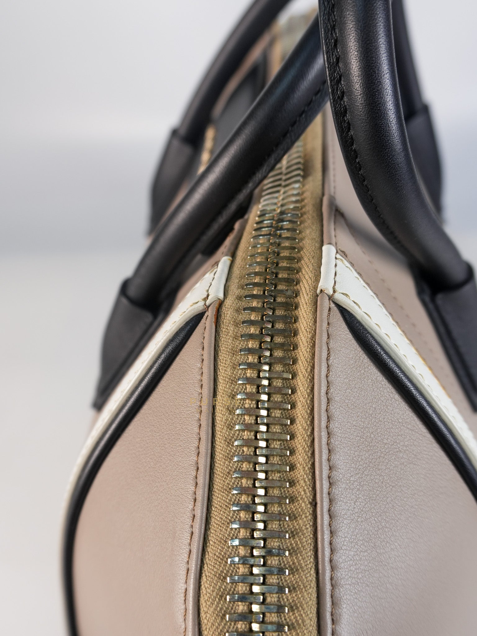 Antigona Tri-color Medium in Black/White/Beige Calfskin Leather | Purse Maison Luxury Bags Shop