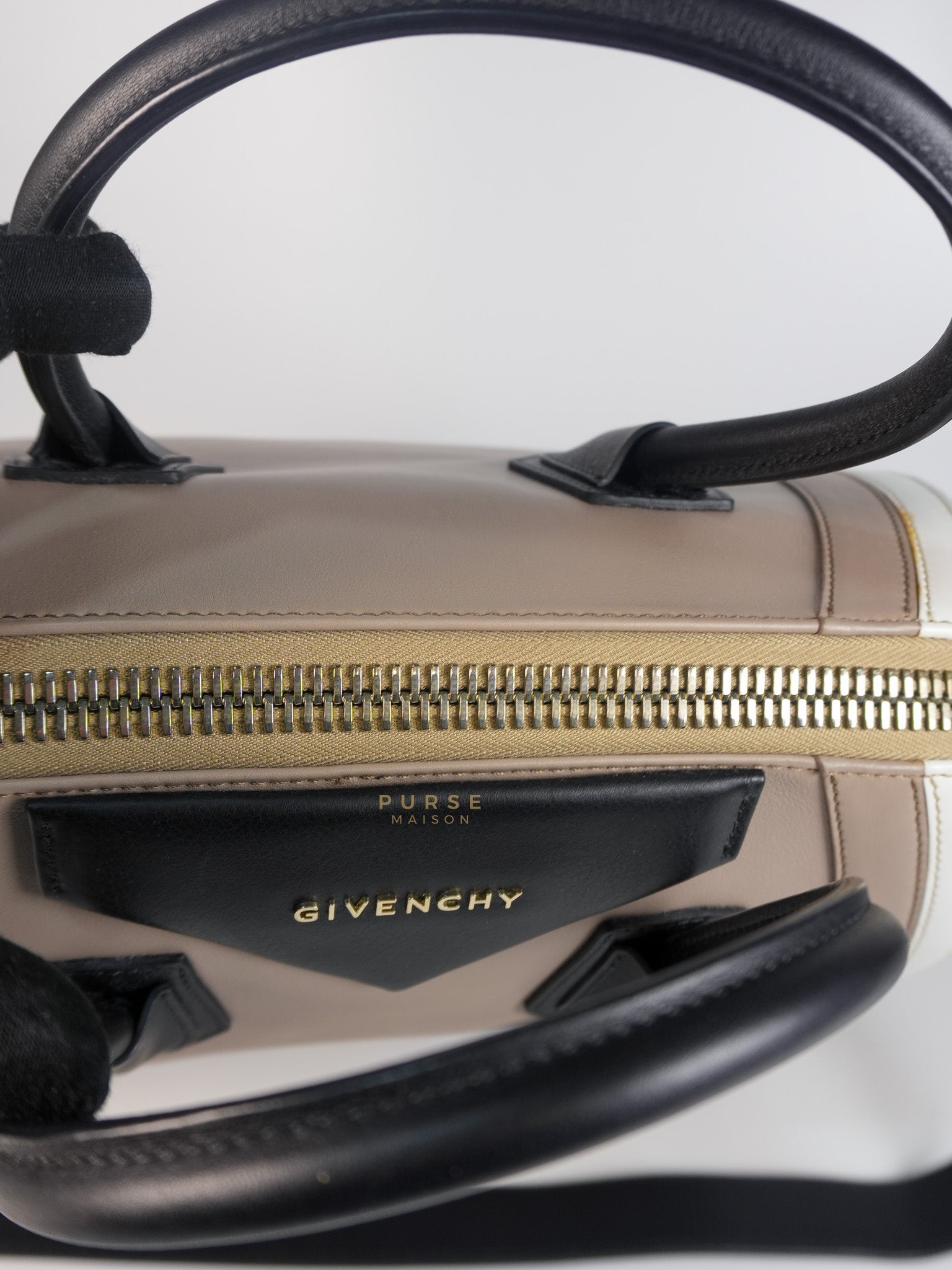 Antigona Tri-color Medium in Black/White/Beige Calfskin Leather | Purse Maison Luxury Bags Shop