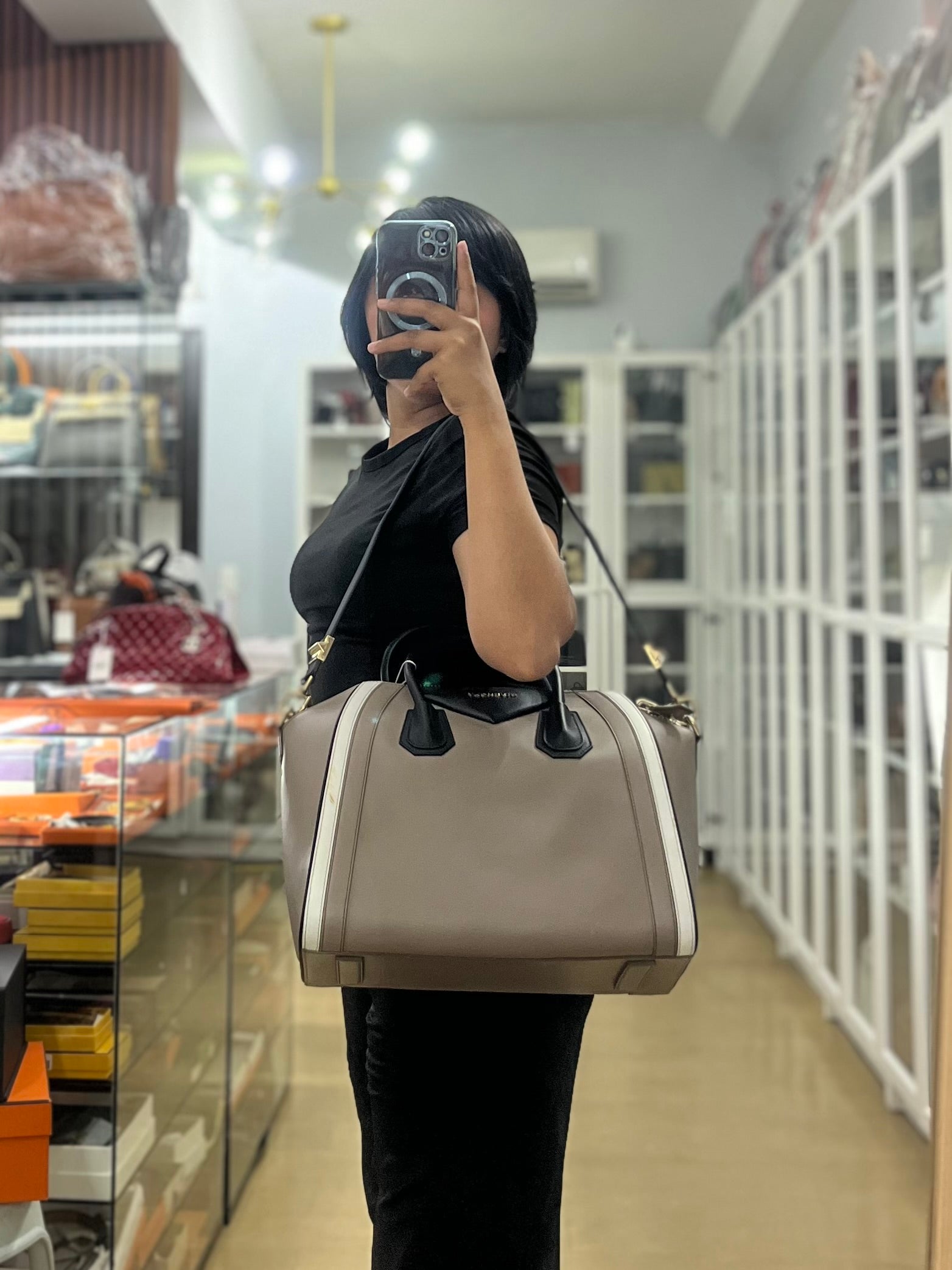 Antigona Tri-color Medium in Black/White/Beige Calfskin Leather | Purse Maison Luxury Bags Shop