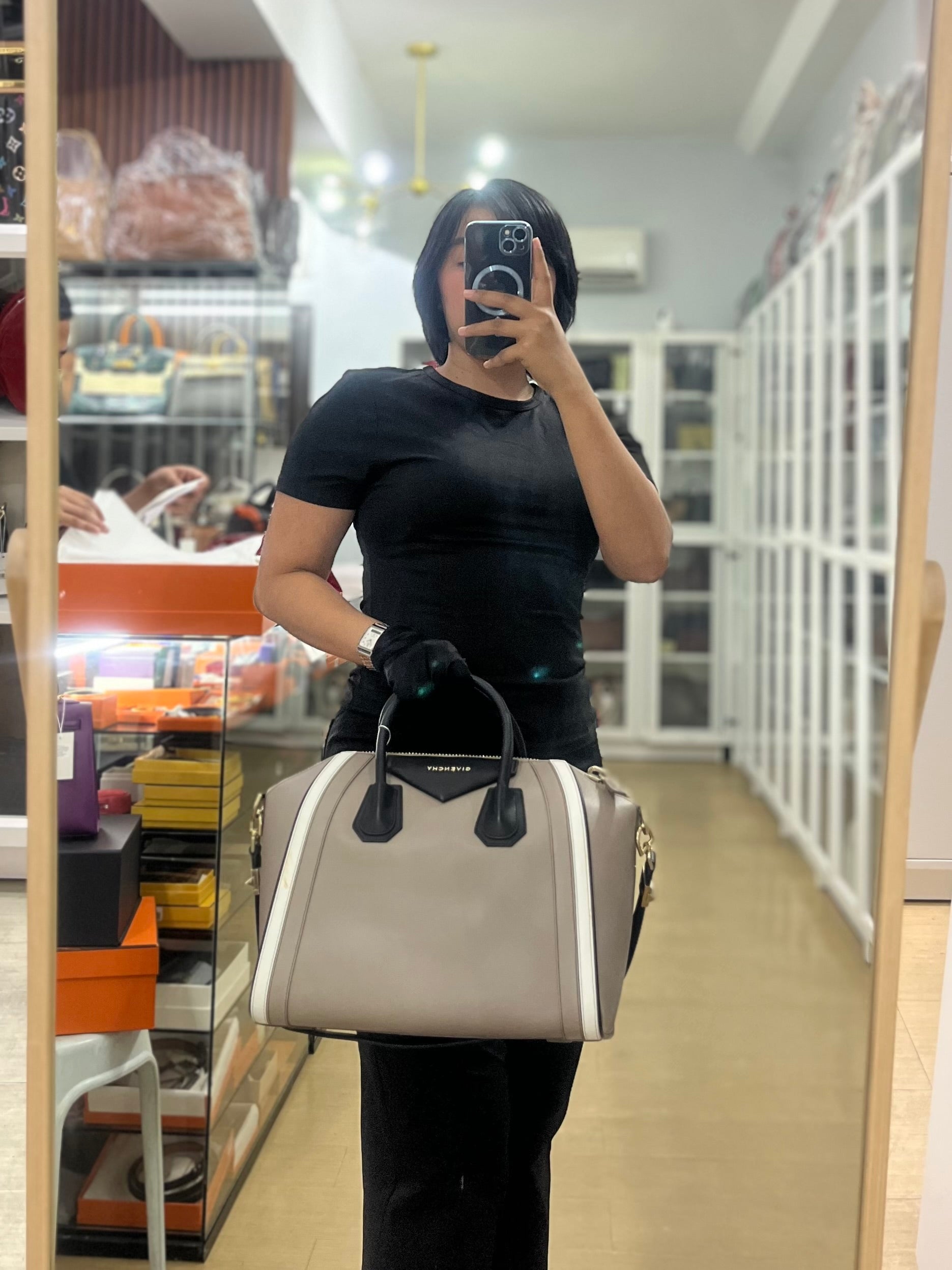 Antigona Tri-color Medium in Black/White/Beige Calfskin Leather | Purse Maison Luxury Bags Shop