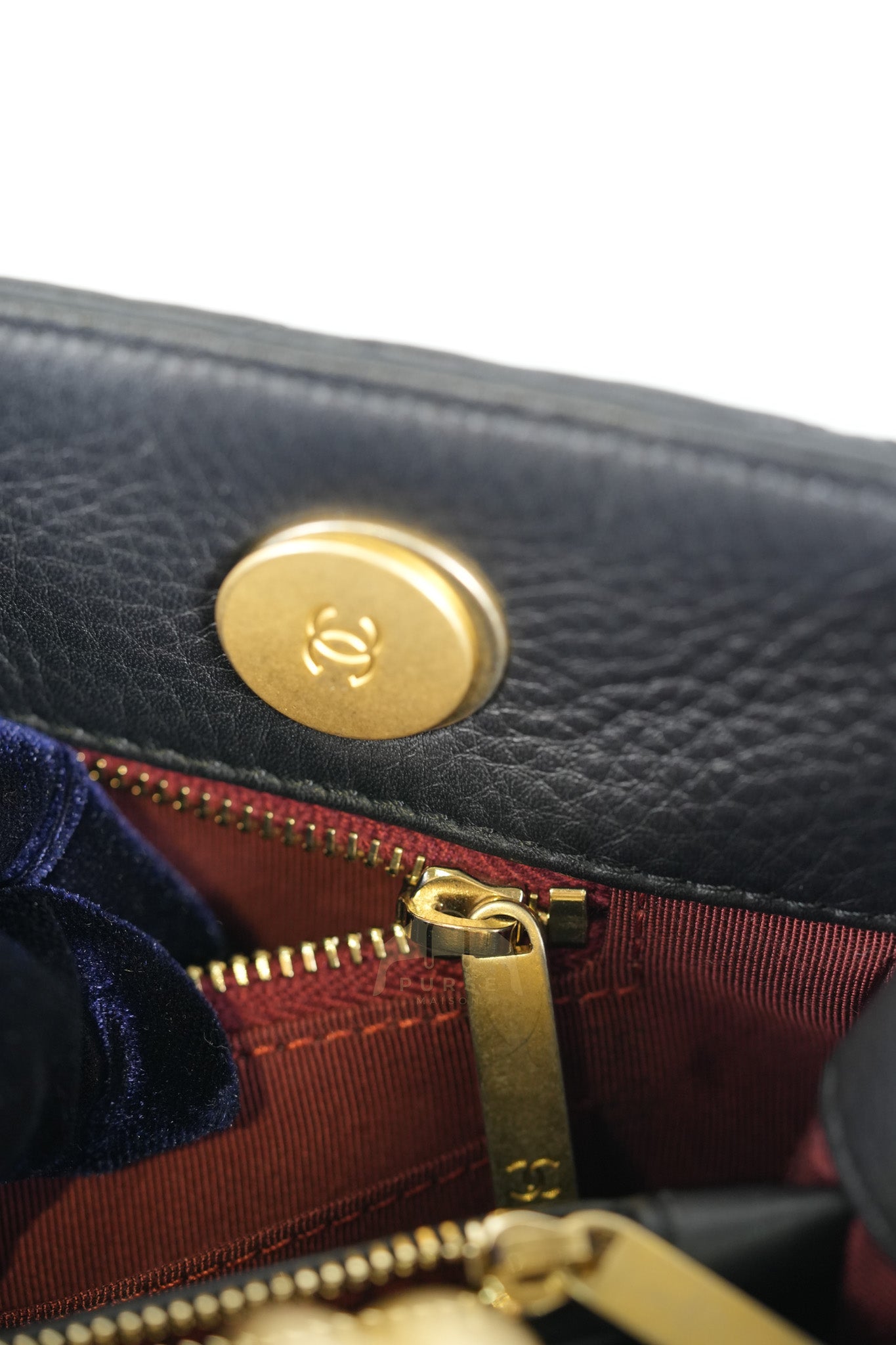 Archi Chic Small Shopping Tote in Black Quilted Grained Calfskin Leather Aged Gold Hardware (Series 25) | Purse Maison Luxury Bags Shop