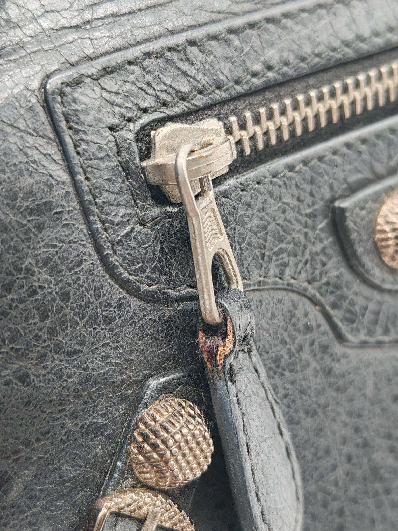 Arena Giant Continental Wallet in Black Leather | Purse Maison Luxury Bags Shop