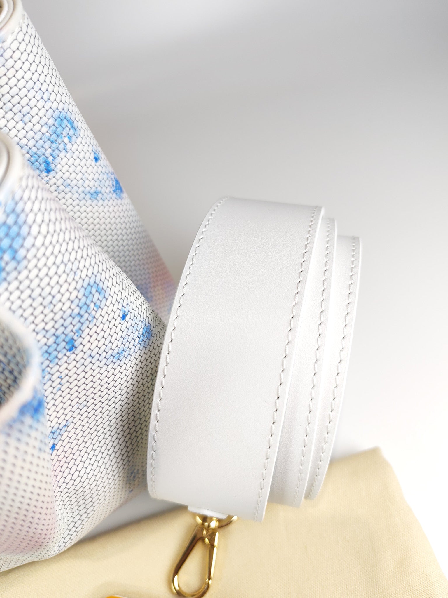 Arty Cappucines Limited Edition BB in White Taurillon Cowhide Leather (Microchip) | Purse Maison Luxury Bags Shop