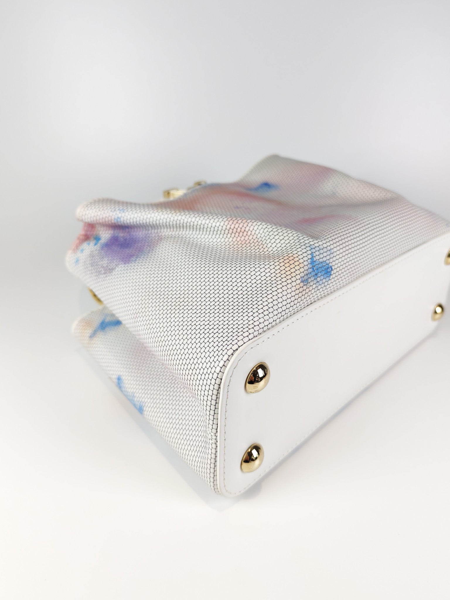 Arty Cappucines Limited Edition BB in White Taurillon Cowhide Leather (Microchip) | Purse Maison Luxury Bags Shop