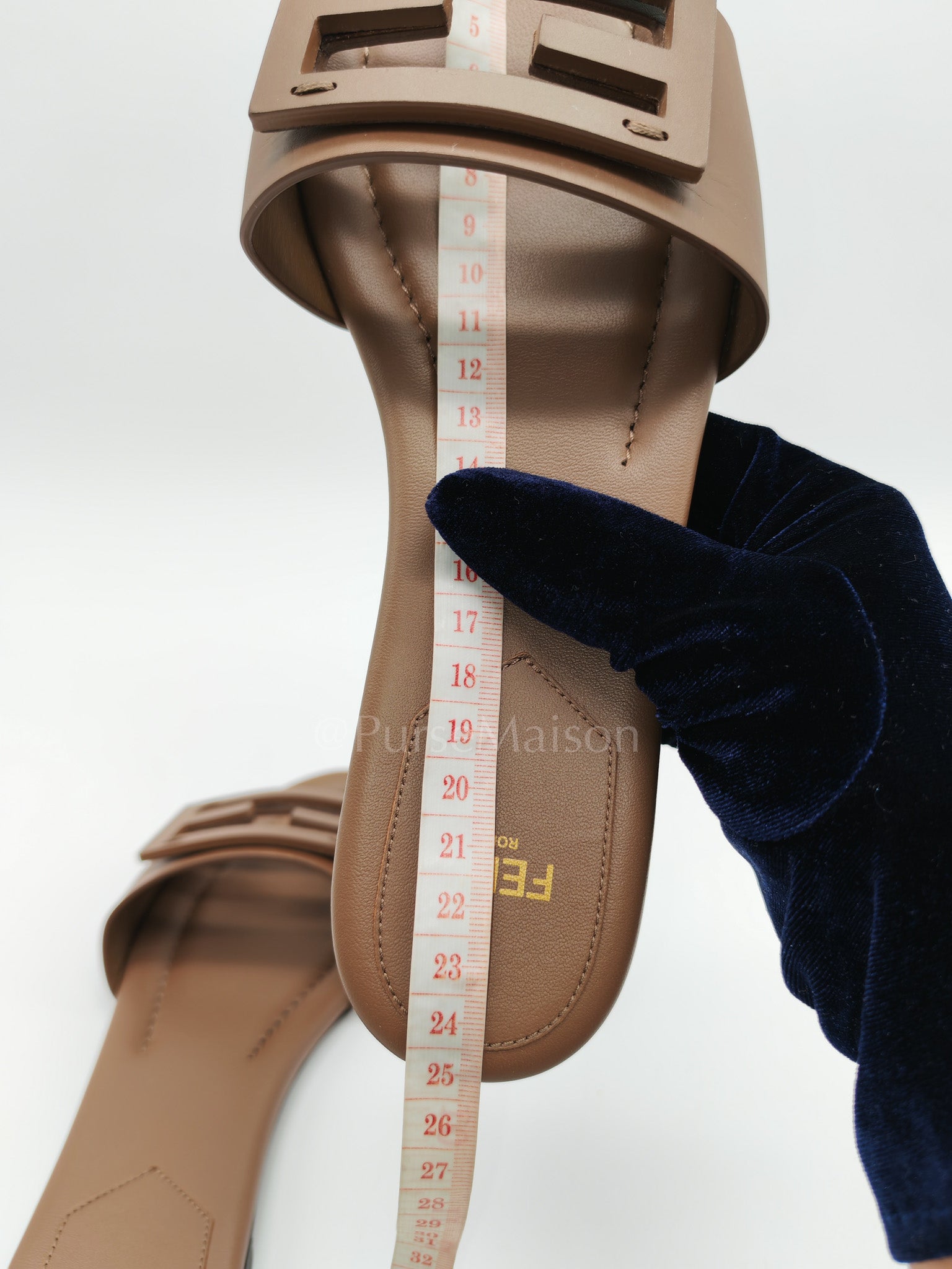 Baguette Slides in Brown Leather Size 37 EU (24 cm) | Purse Maison Luxury Bags Shop