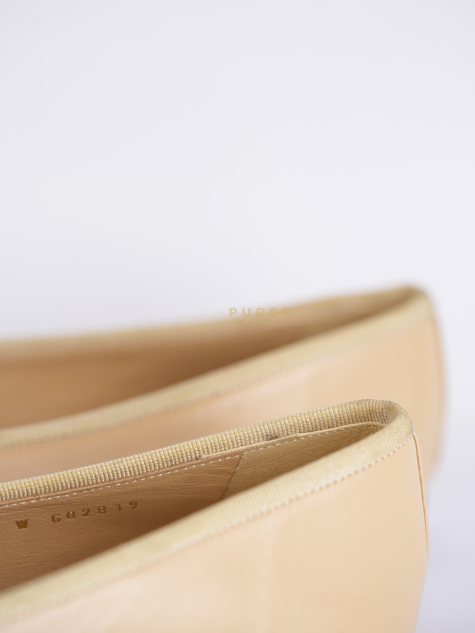 Ballerina Flats Beige/ Black Calfskin Leather Size 38 EU (24cm) | Purse Maison Luxury Bags Shop