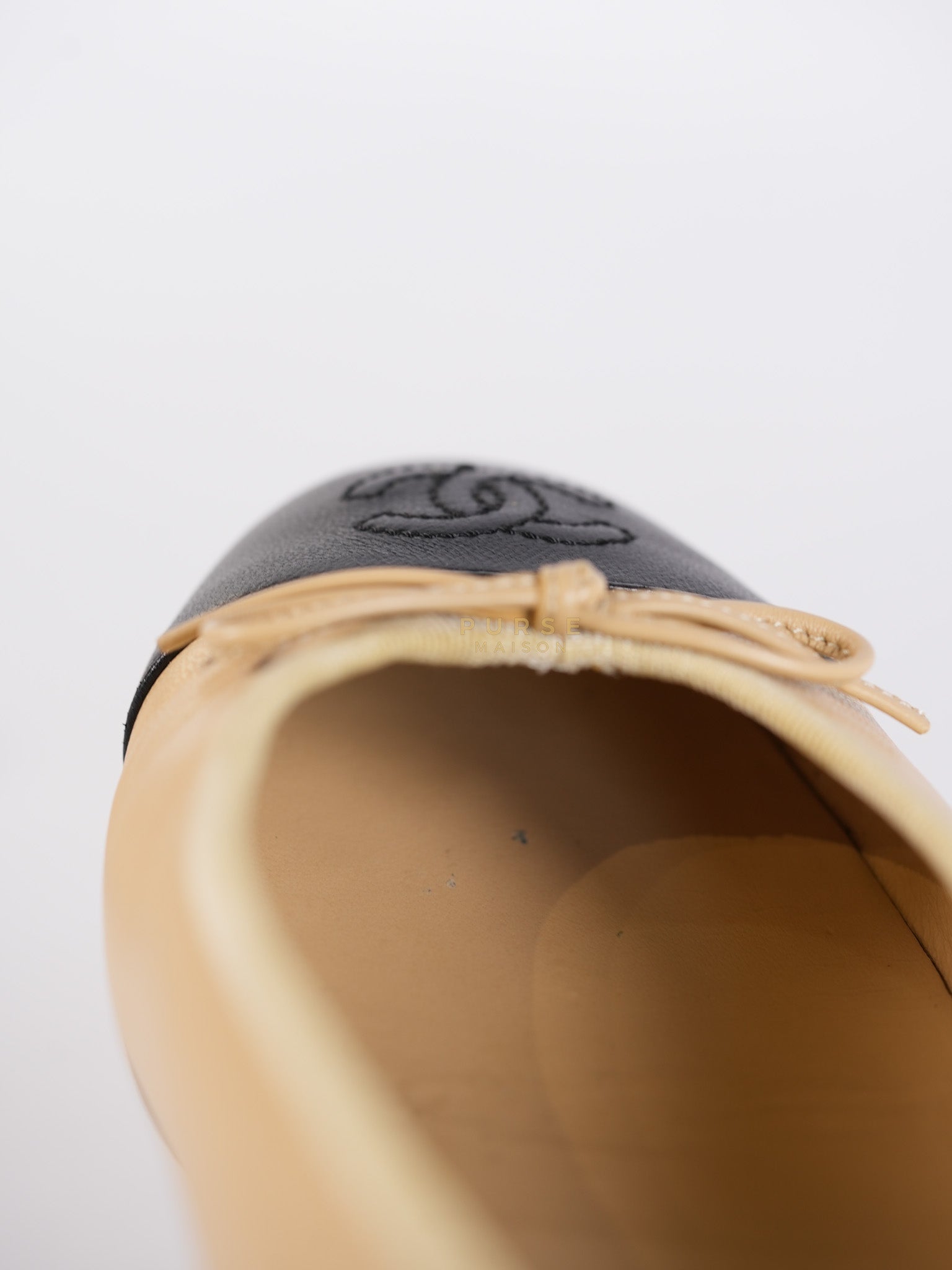 Ballerina Flats Beige/ Black Calfskin Leather Size 38 EU (24cm) | Purse Maison Luxury Bags Shop