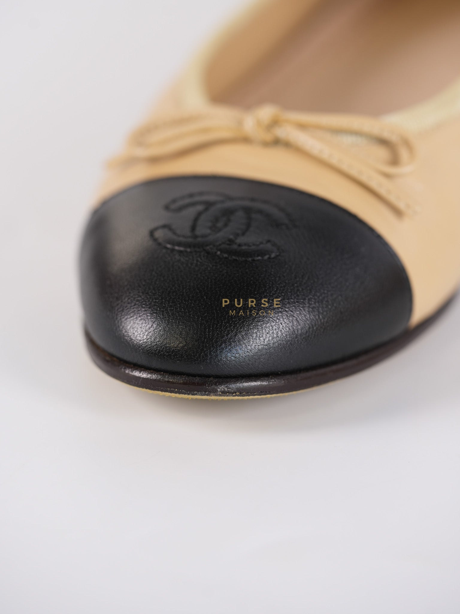 Ballerina Flats Beige/ Black Calfskin Leather Size 38 EU (24cm) | Purse Maison Luxury Bags Shop