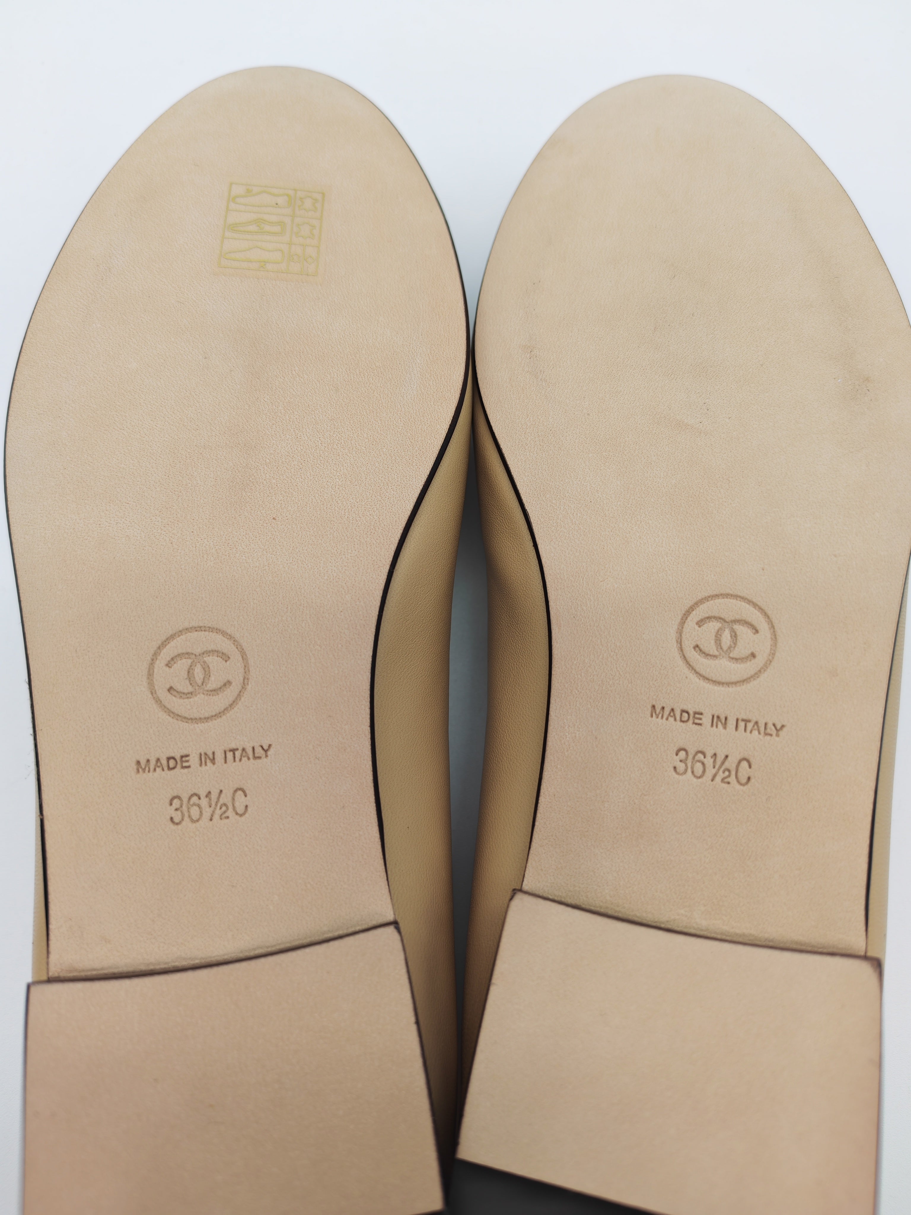 Ballerina Flats Iin Beige & Black Calfskin Leather Size 36.5EU (23 cm) | Purse Maison Luxury Bags Shop
