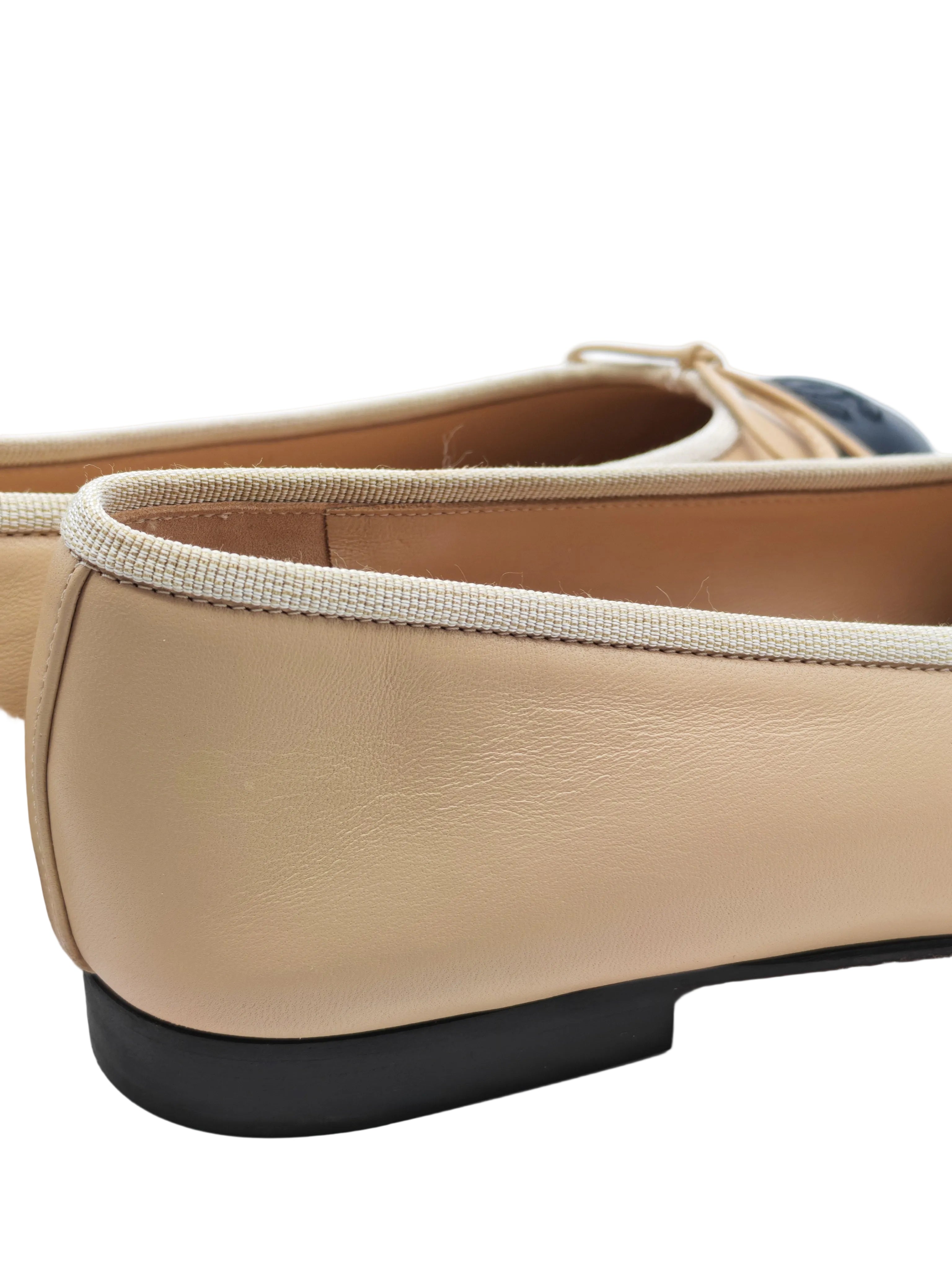 Ballerina Flats Iin Beige & Black Calfskin Leather Size 36.5EU (23 cm) | Purse Maison Luxury Bags Shop