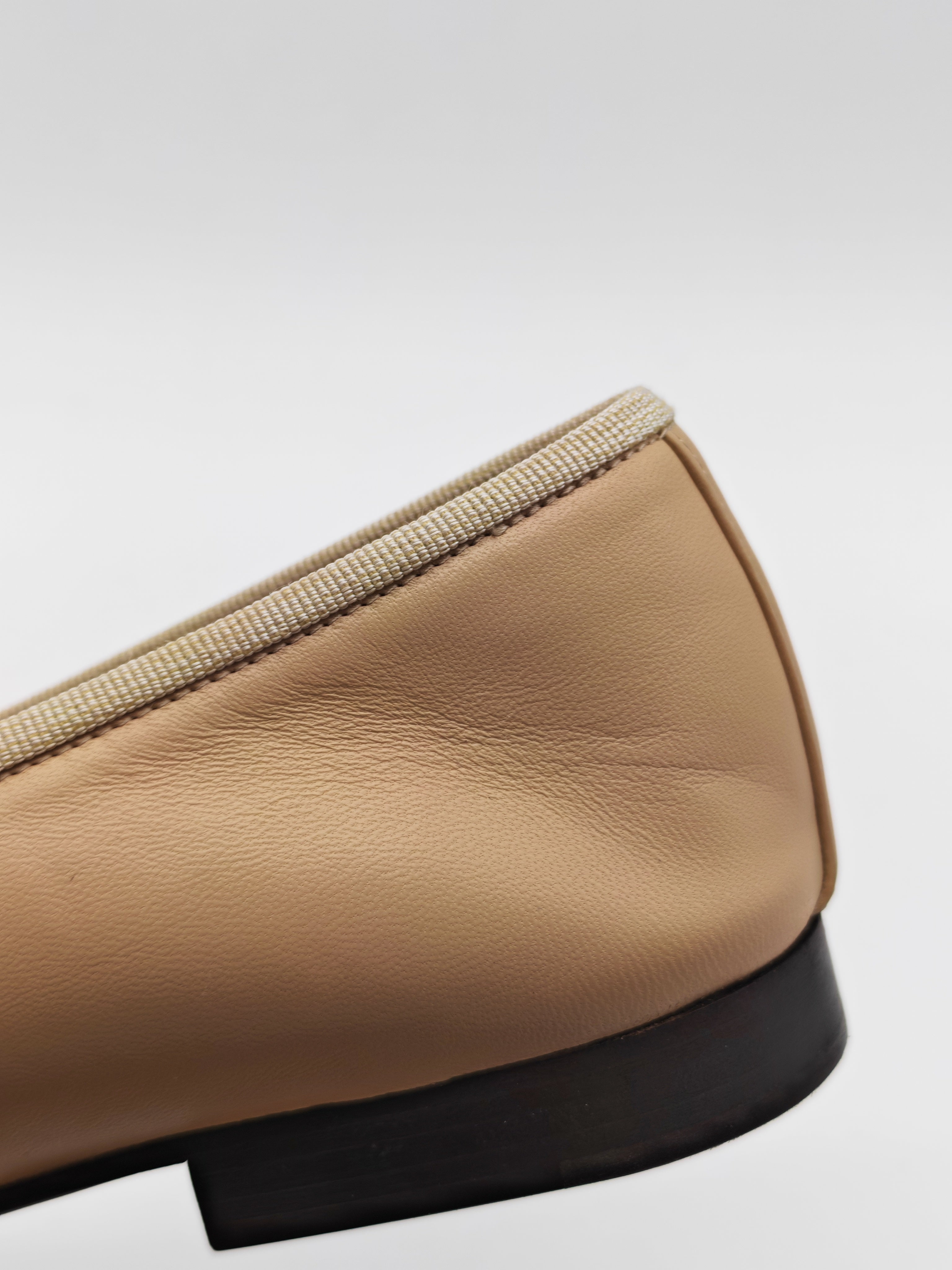 Ballerina Flats Iin Beige & Black Calfskin Leather Size 36.5EU (23 cm) | Purse Maison Luxury Bags Shop