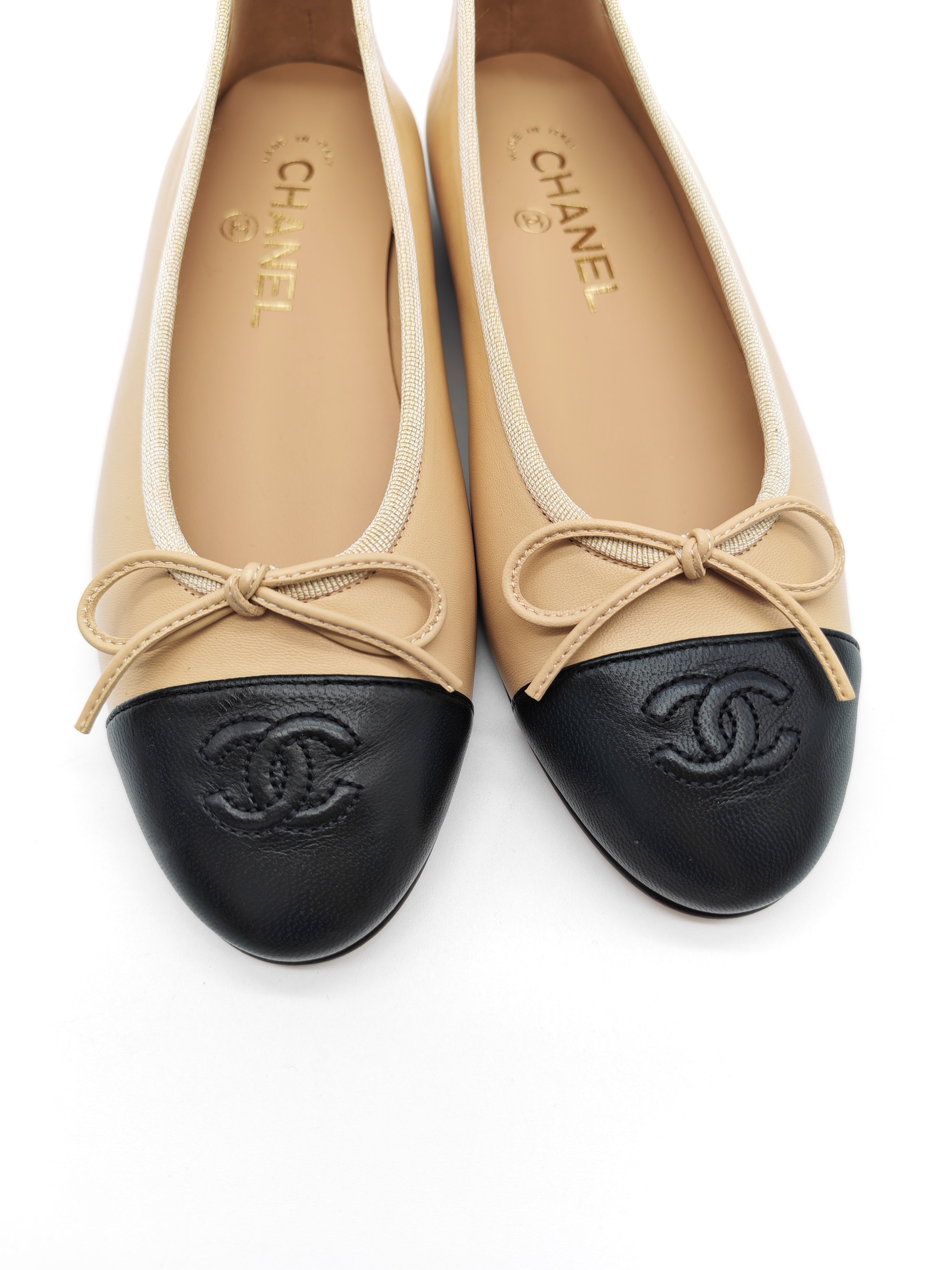 Ballerina Flats Iin Beige & Black Calfskin Leather Size 36.5EU (23 cm) | Purse Maison Luxury Bags Shop