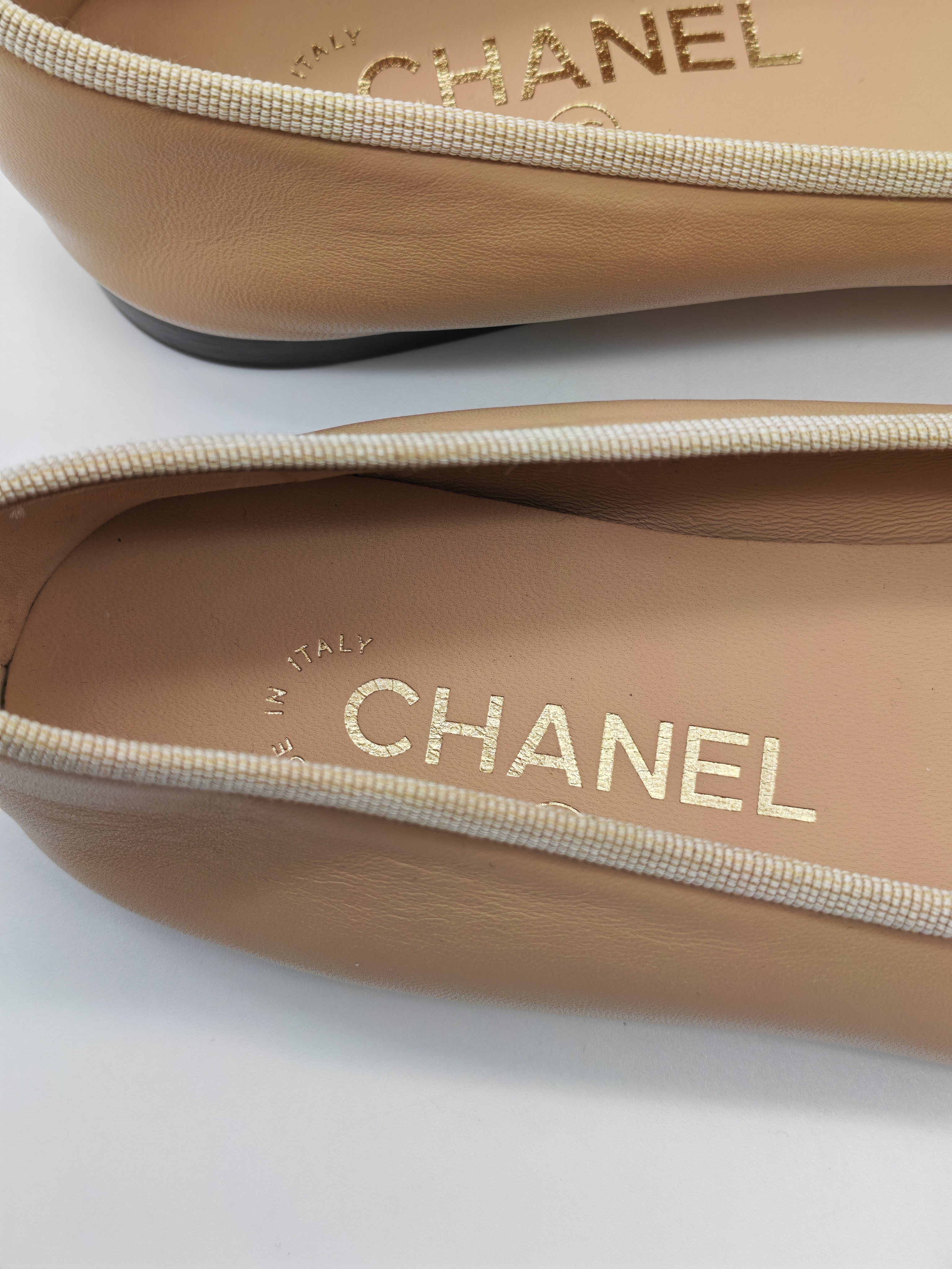 Ballerina Flats Iin Beige & Black Calfskin Leather Size 36.5EU (23 cm) | Purse Maison Luxury Bags Shop