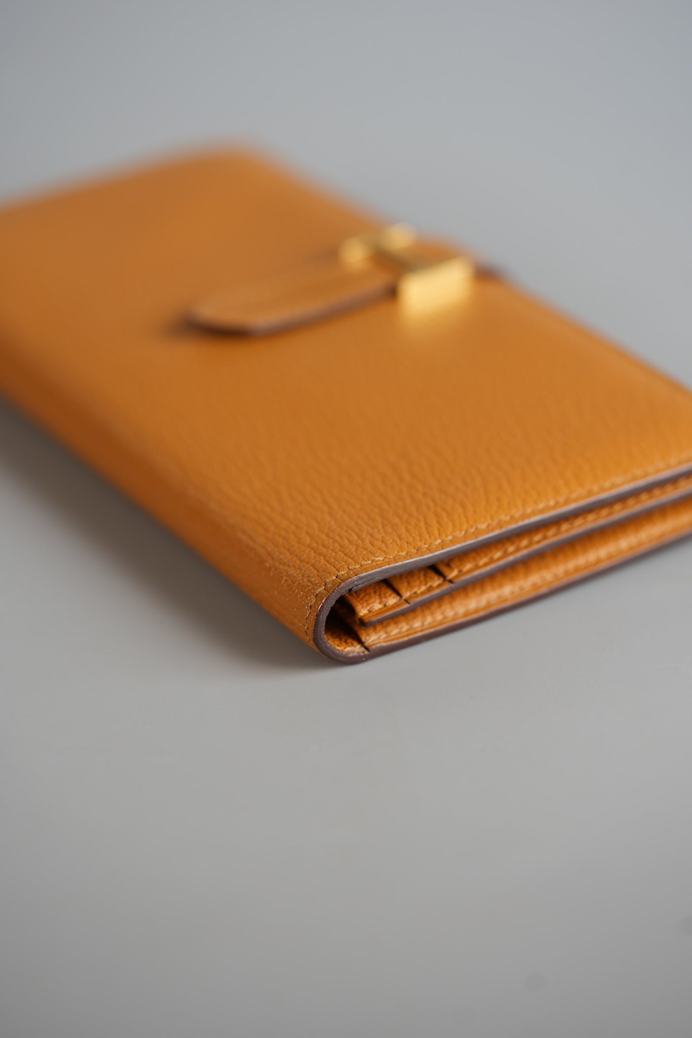 Bearn Long Bi-fold Wallet in Caramel Mysore Goatskin & Gold Hardware Stamp Y | Purse Maison Luxury Bags Shop