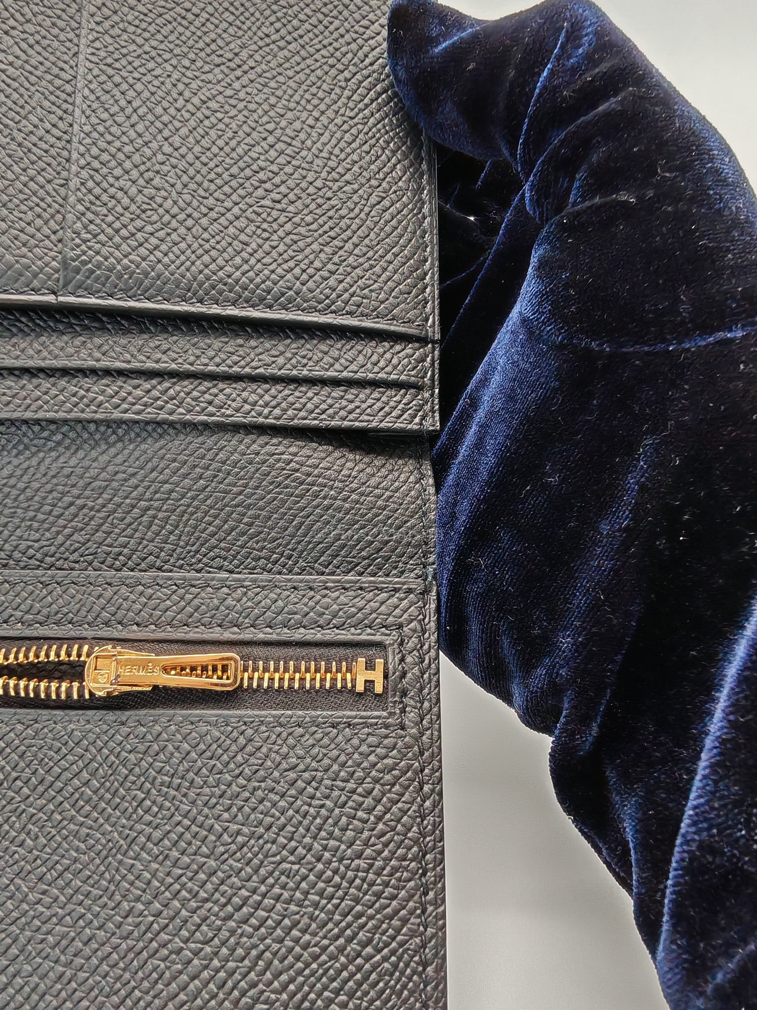 Bearn Long Wallet in Gusset Noir Epsom Leather Gold Hardware Stamp Y(2020) | Purse Maison Luxury Bags Shop