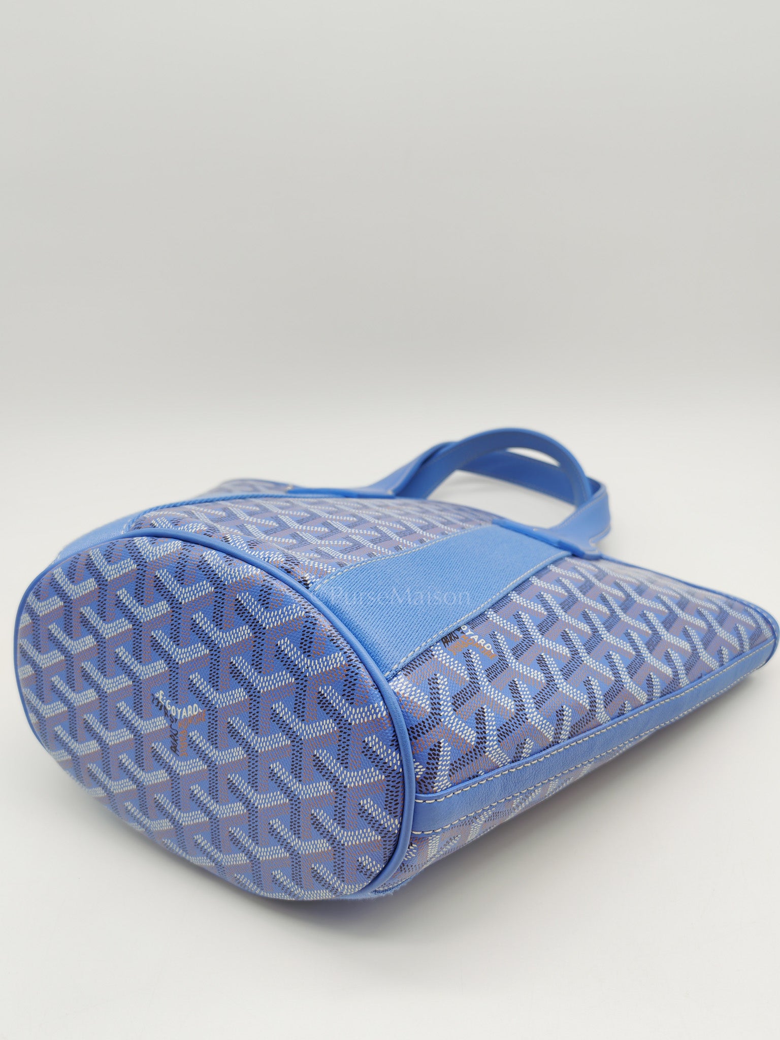 Belharra PM Tote Bag in Iris Goyardine Canvas | Purse Maison Luxury Bags Shop