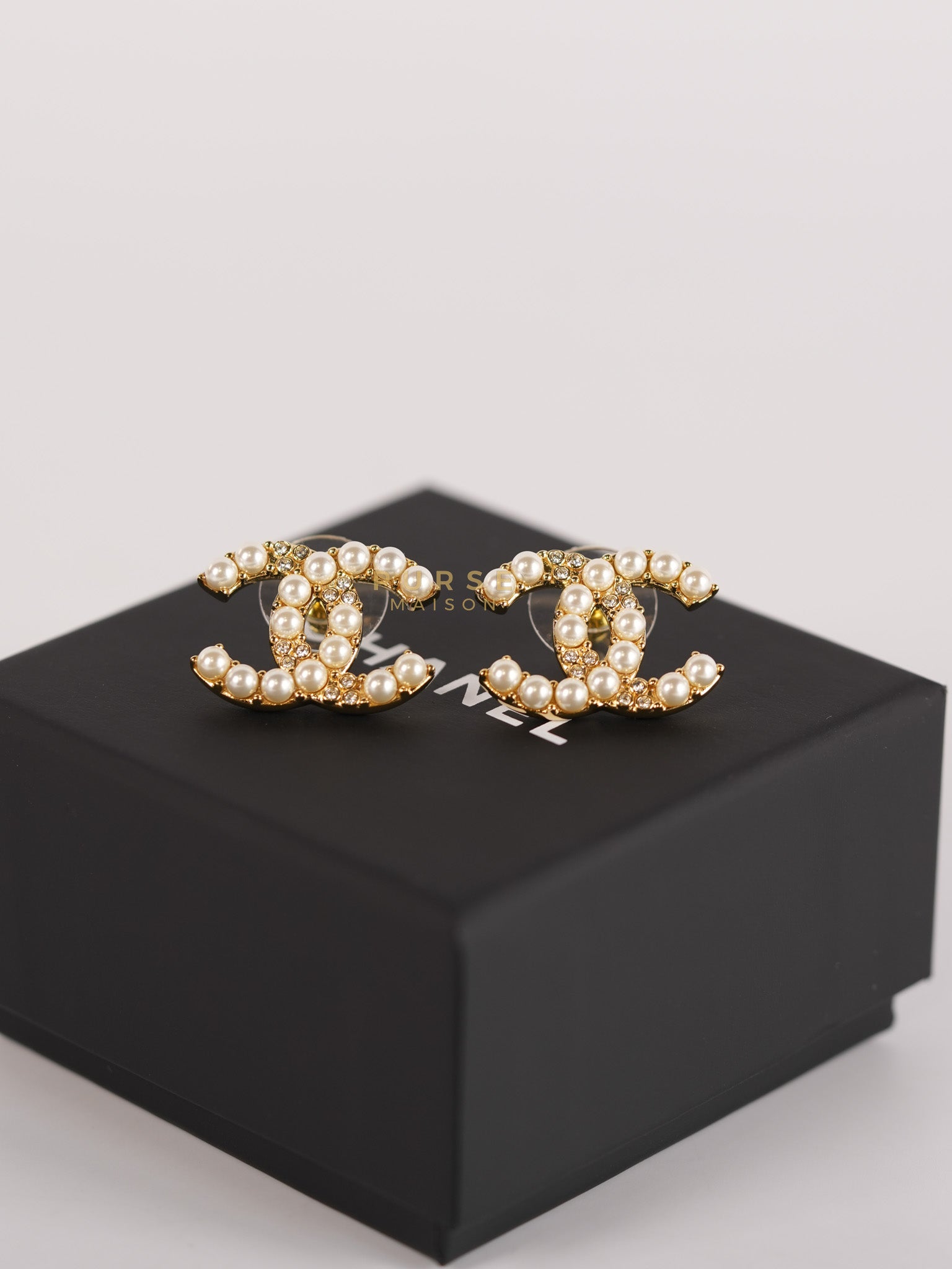 Big CC Pearl Stud Earrings in Gold Hardware