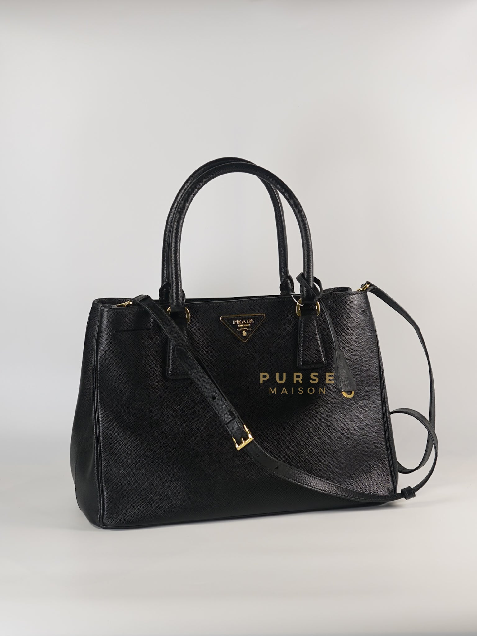 BN1874 Galleria Single Zip Large in Black Soft Calf Bag | Purse Maison Luxury Bags Shop