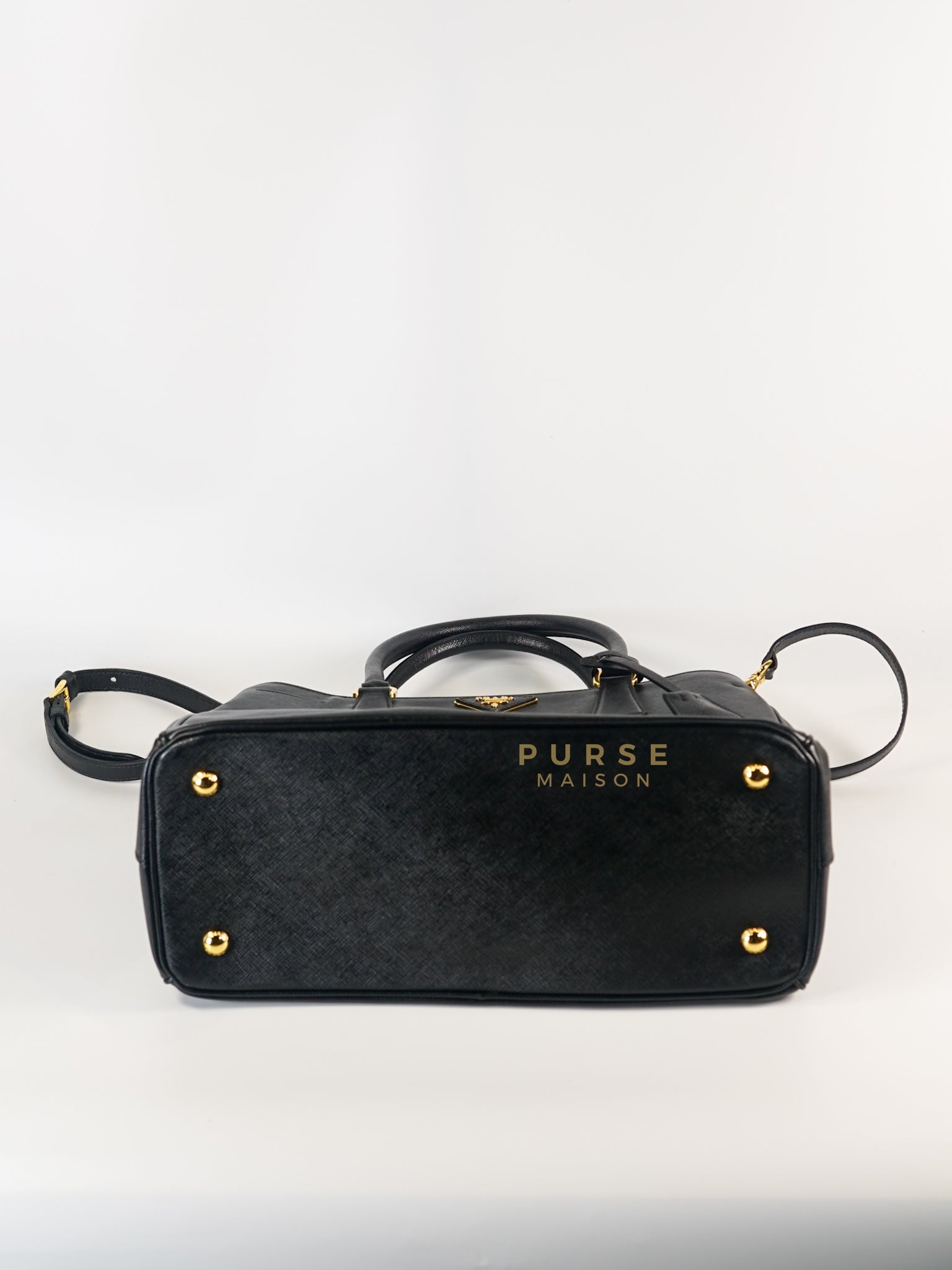 BN1874 Galleria Single Zip Large in Black Soft Calf Bag | Purse Maison Luxury Bags Shop