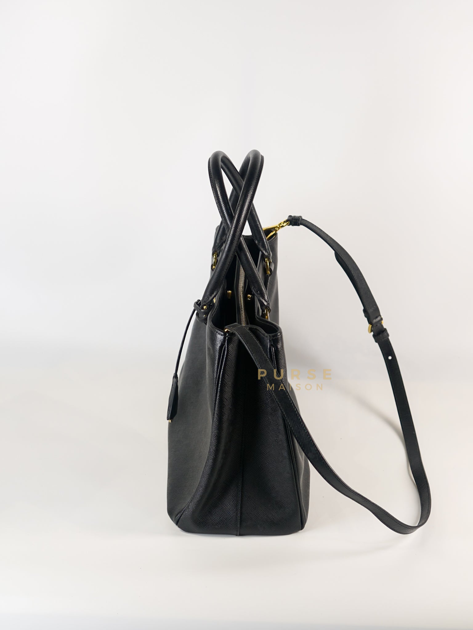 BN1874 Galleria Single Zip Large in Black Soft Calf Bag | Purse Maison Luxury Bags Shop