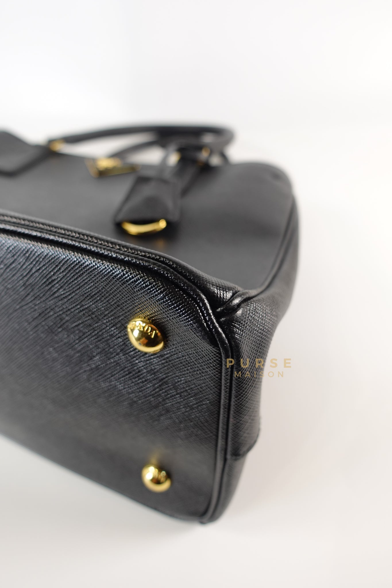 BN1874 Galleria Single Zip Large in Black Soft Calf Bag | Purse Maison Luxury Bags Shop