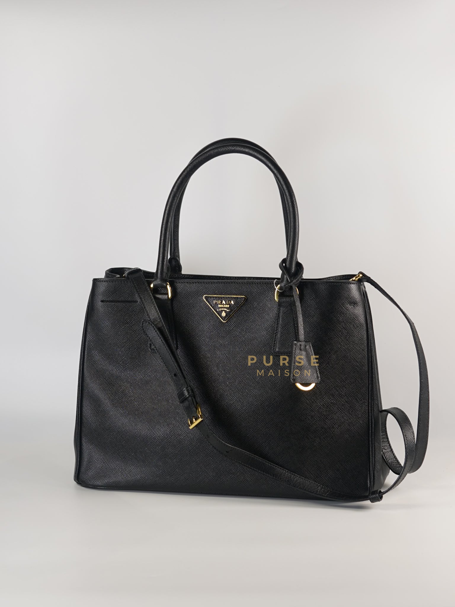 BN1874 Galleria Single Zip Large in Black Soft Calf Bag | Purse Maison Luxury Bags Shop