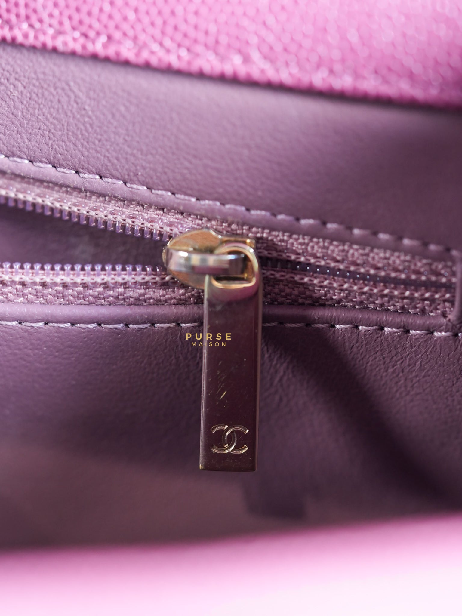 Business Affinity Medium in Mauve Pink Caviar and Light Gold Hardware Series 23 | Purse Maison Luxury Bags Shop