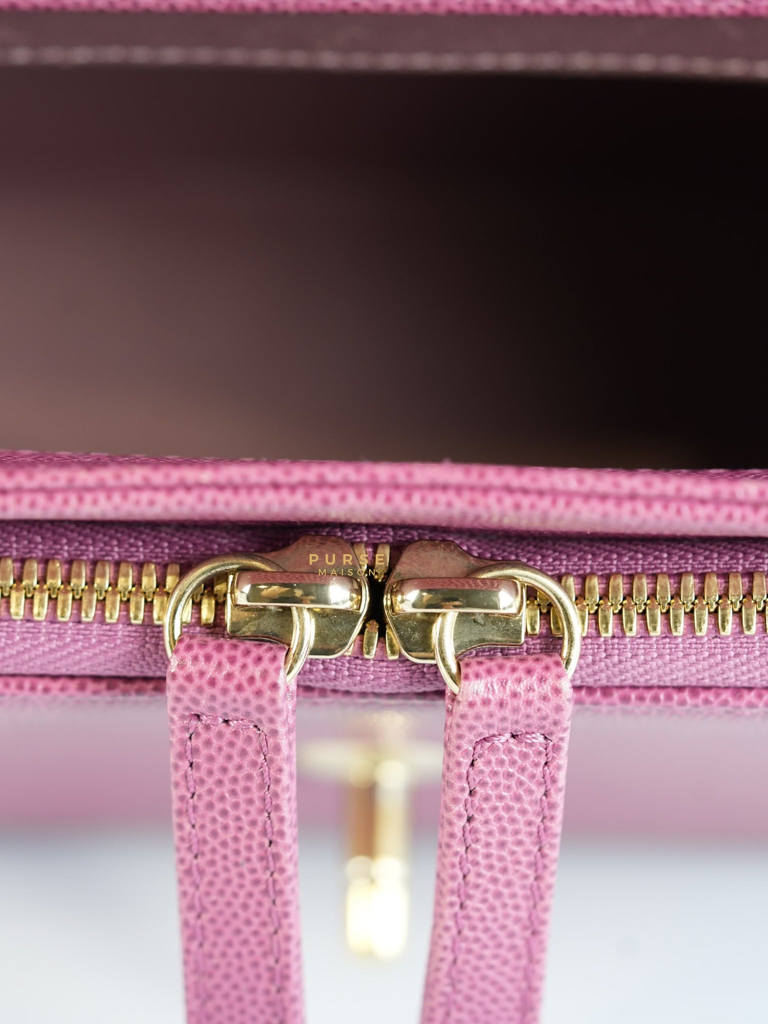 Business Affinity Medium in Mauve Pink Caviar and Light Gold Hardware Series 23 | Purse Maison Luxury Bags Shop