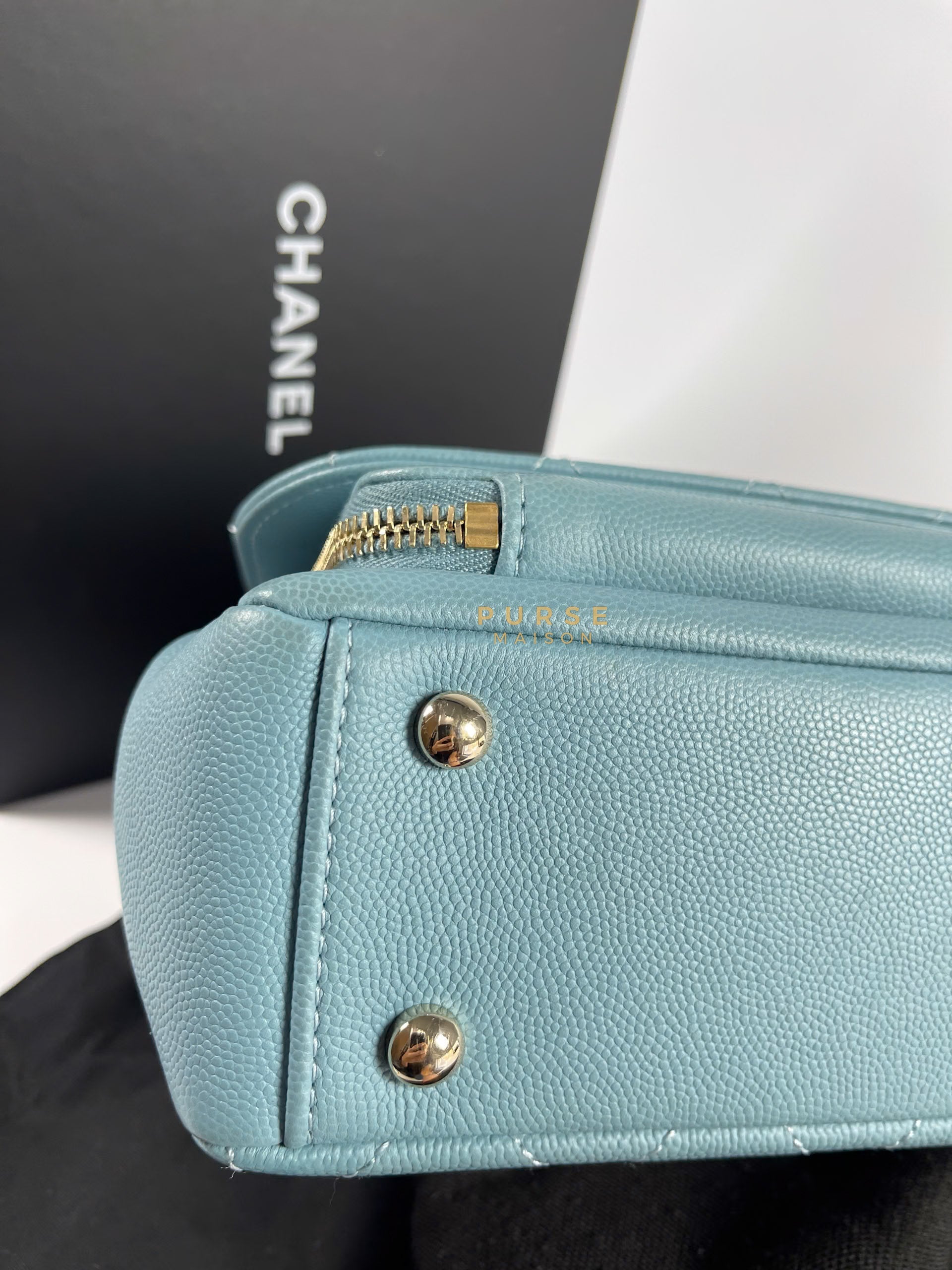 Business Affinity Small Tiffany blue Caviar & Light Gold Hardware Series 29 | Purse Maison Luxury Bags Shop